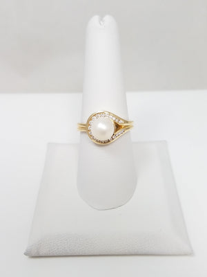 Elegant 14k Yellow Gold Pearl + Natural Diamond Ring