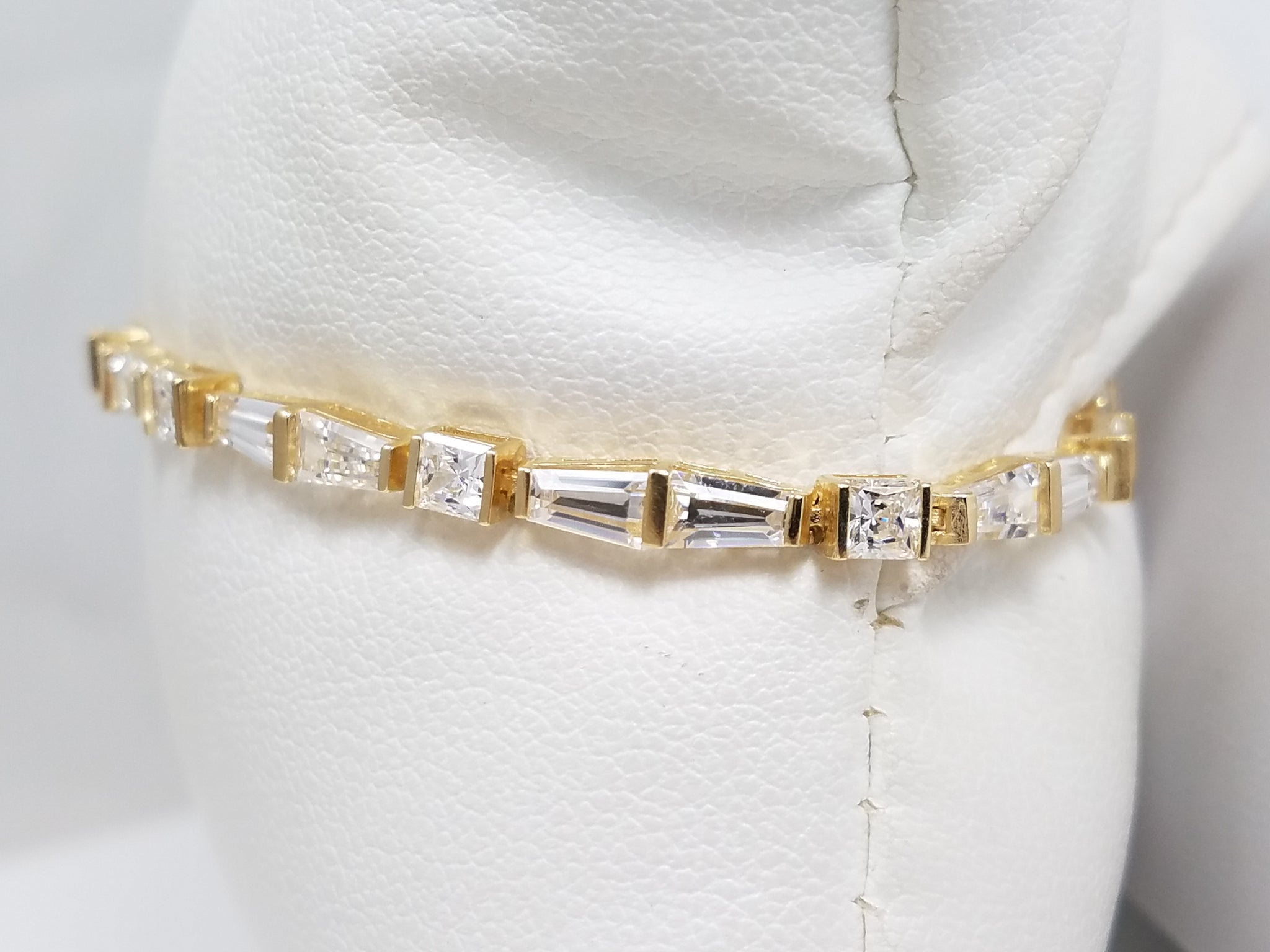 Sparkling 14k Yellow Gold Cubic Zirconia Tennis Bracelet