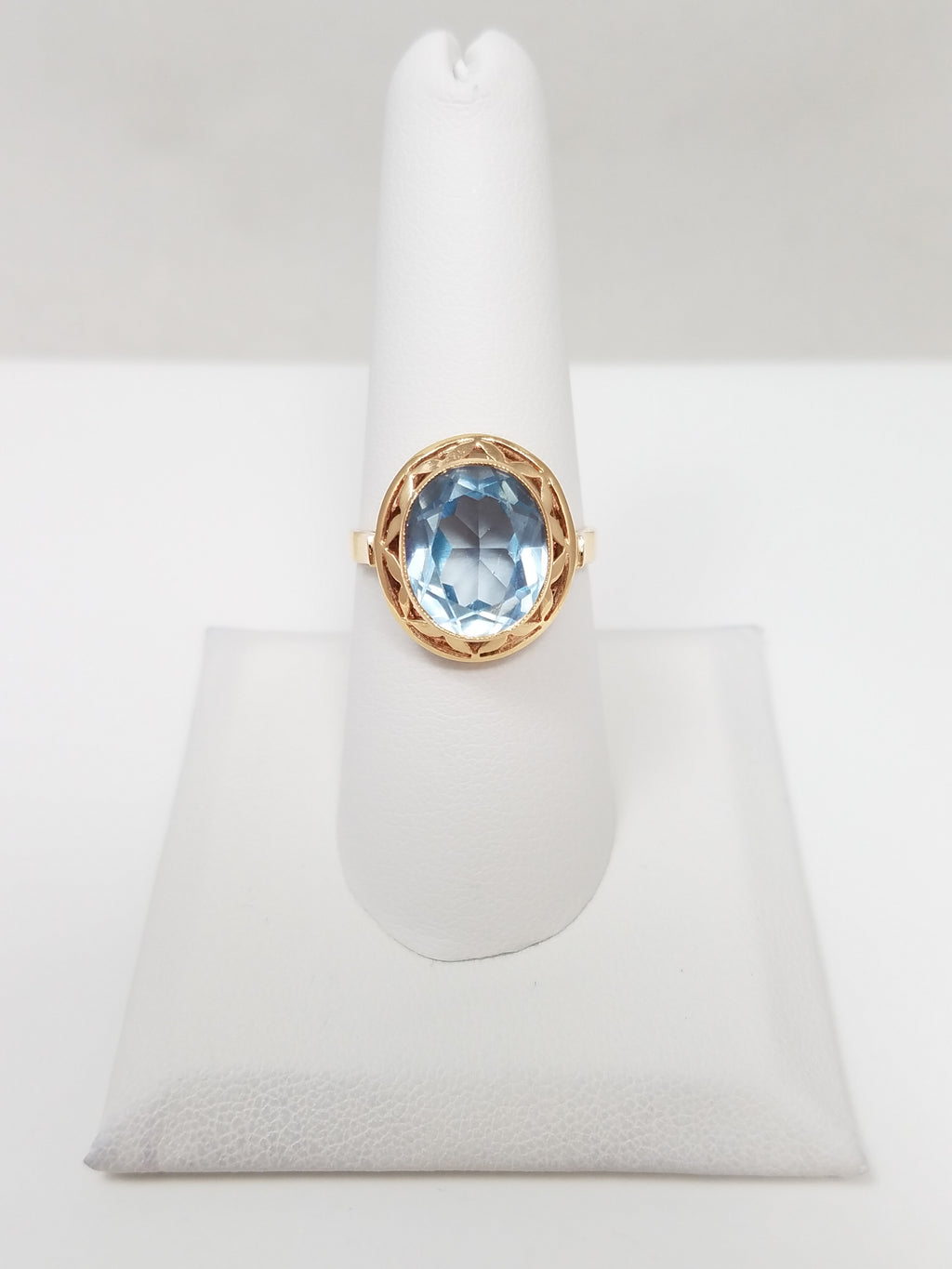 Sophisticated Vintage 14k Yellow Gold Lab Grown Gemstone Handmade Ring