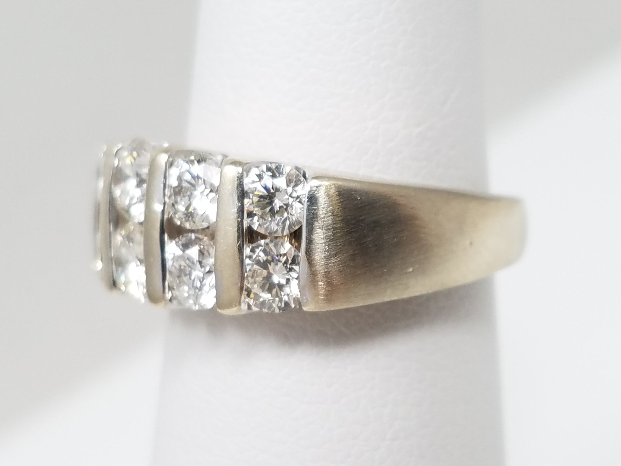 Gleaming 18k White Gold 1ctw Natural Diamond Ring Band
