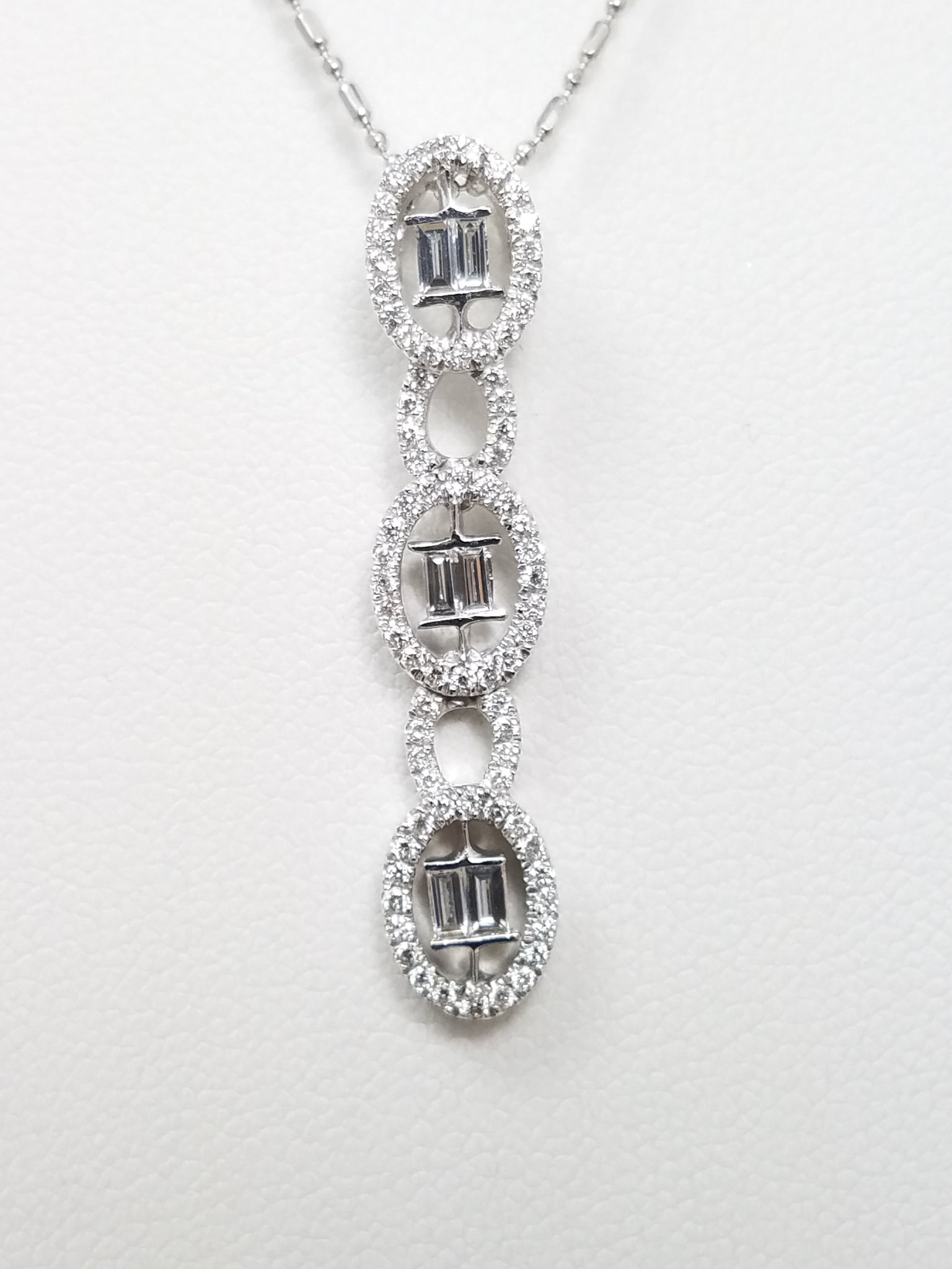 Luxurious 18" 18k White Gold Natural Diamond Dangle Pendant Necklace