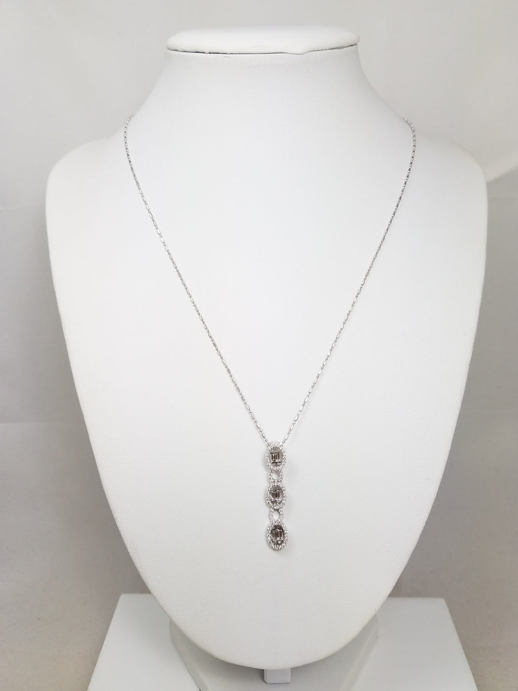 Luxurious 18" 18k White Gold Natural Diamond Dangle Pendant Necklace