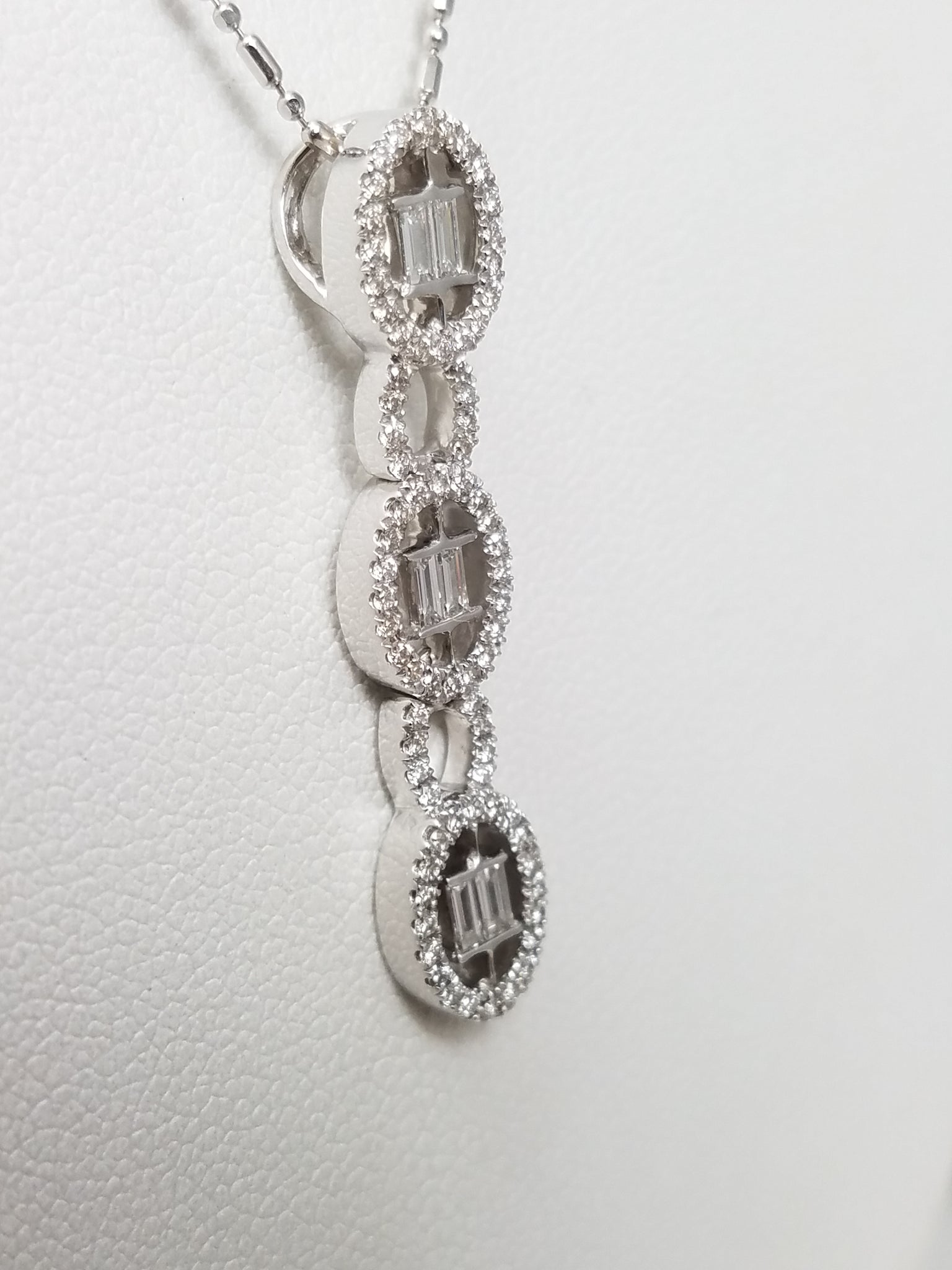 Luxurious 18" 18k White Gold Natural Diamond Dangle Pendant Necklace