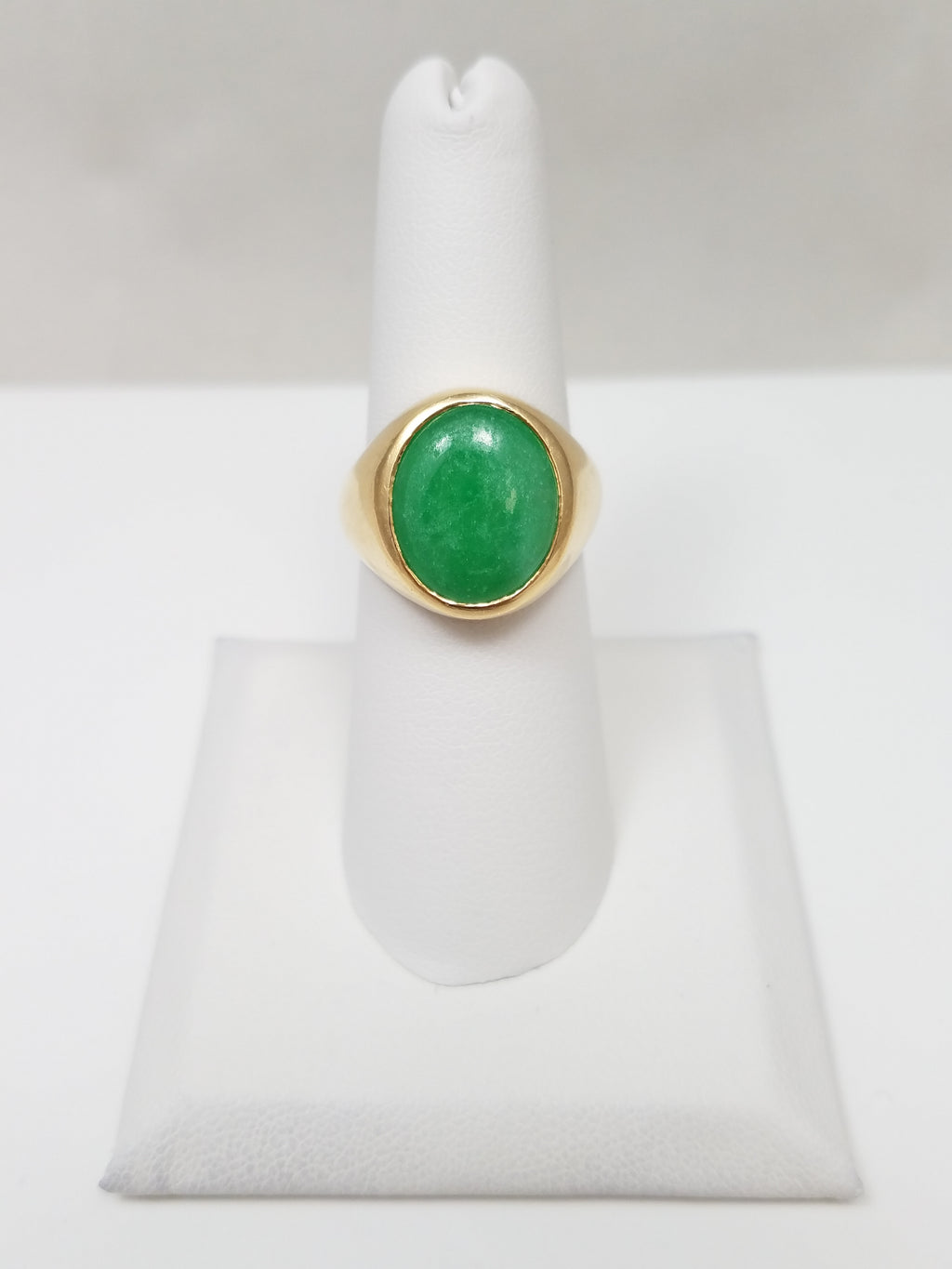 Soothing 18k Yellow Gold Natural Jade Cabochon Ring