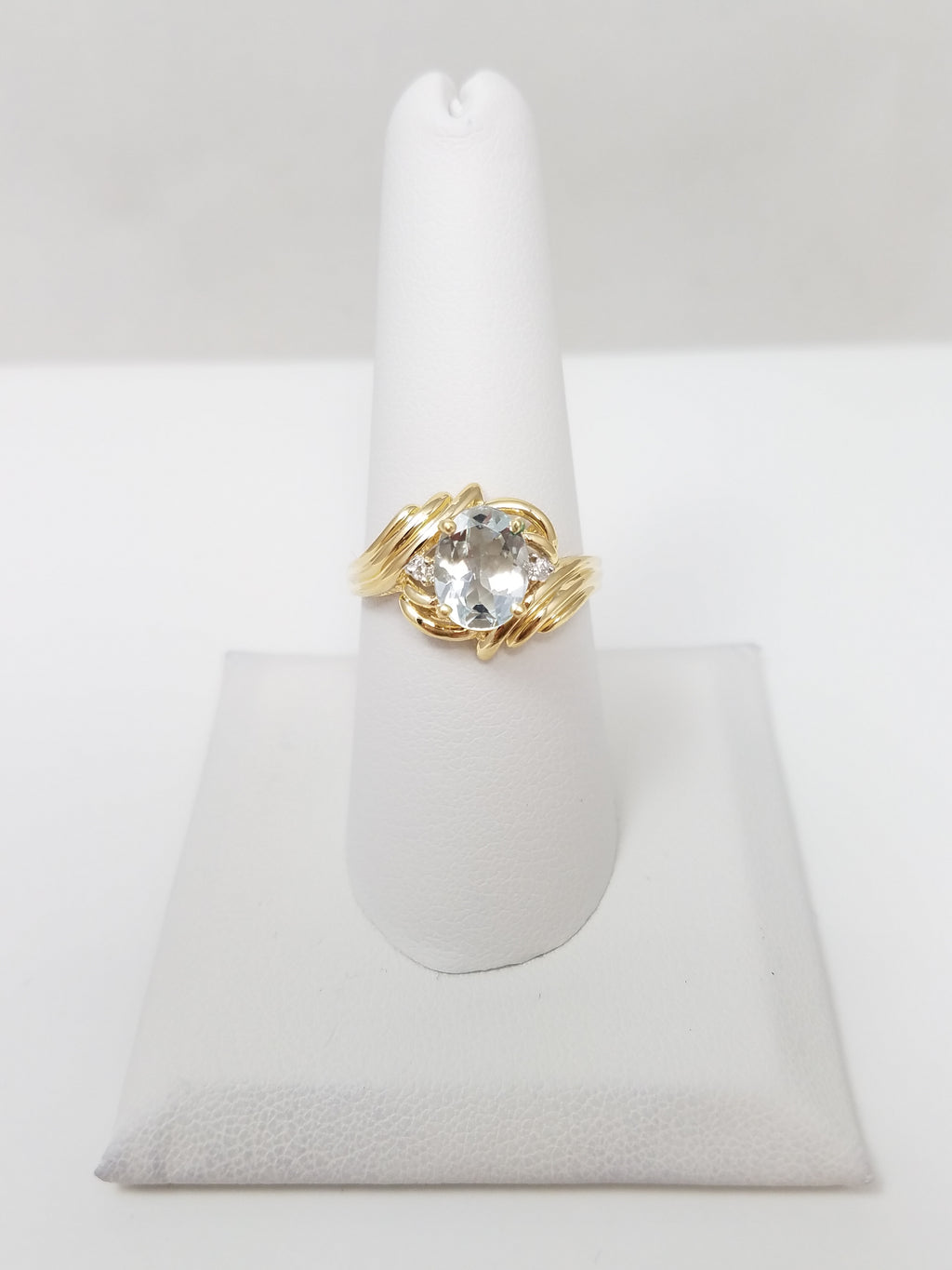 Sweet 14k Yellow Gold Natural Aquamarine Diamond Ring