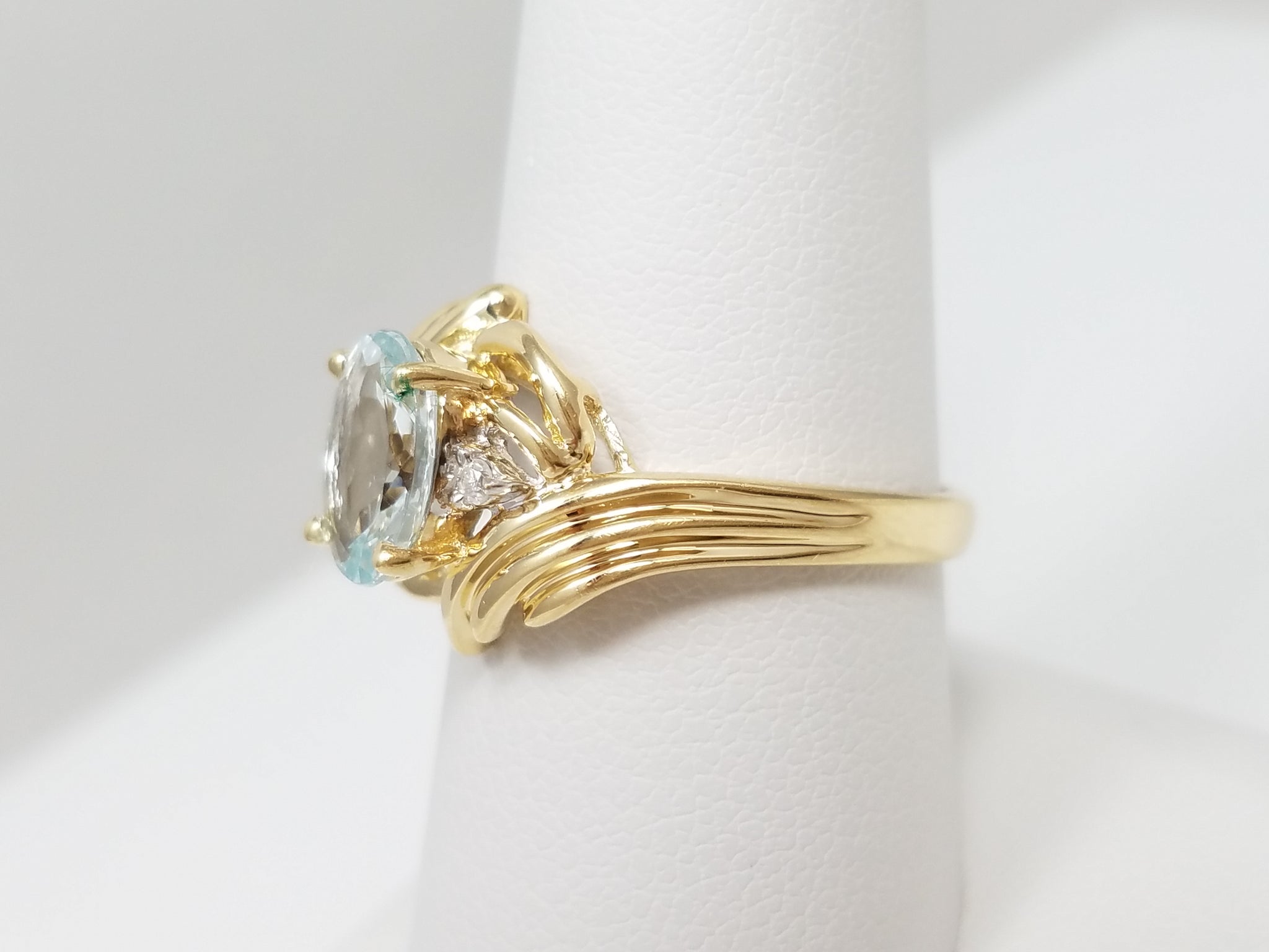 Sweet 14k Yellow Gold Natural Aquamarine Diamond Ring