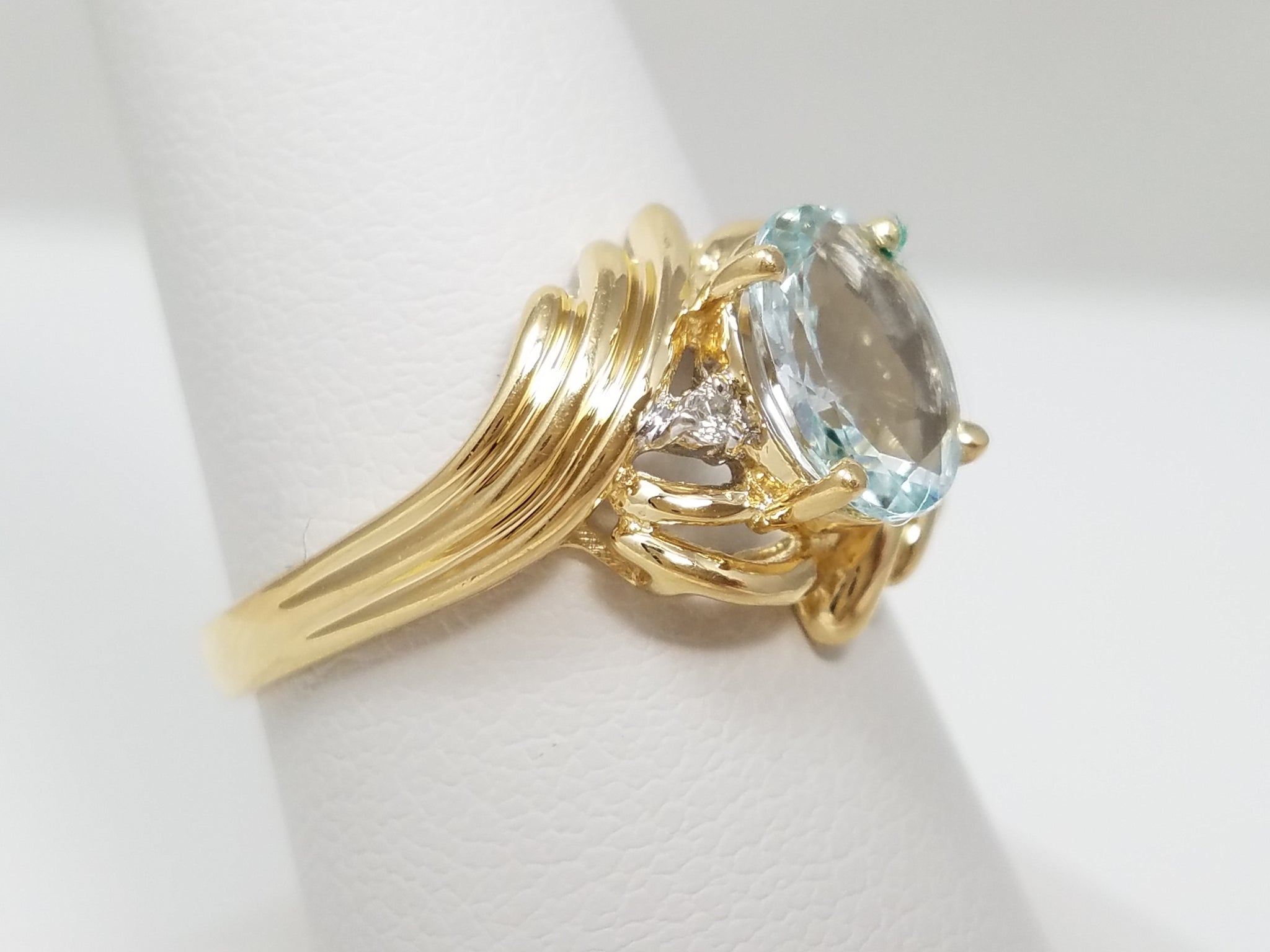 Sweet 14k Yellow Gold Natural Aquamarine Diamond Ring