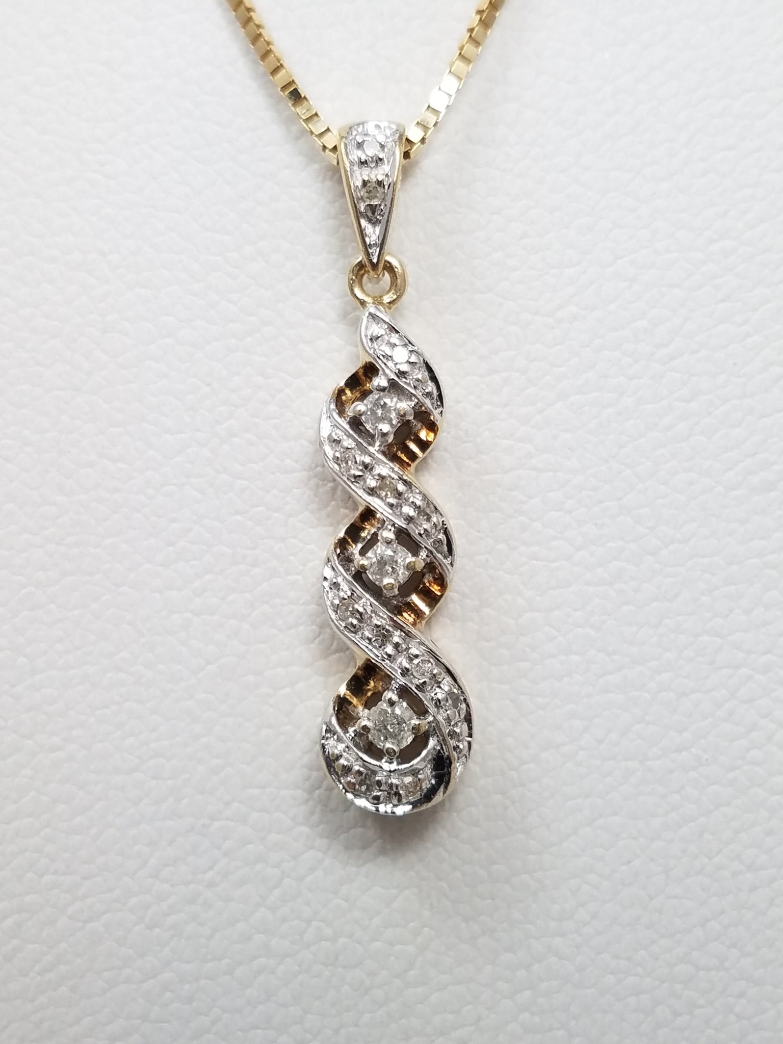 10k Yellow Gold Natural Diamond Swirl Pendant Necklace