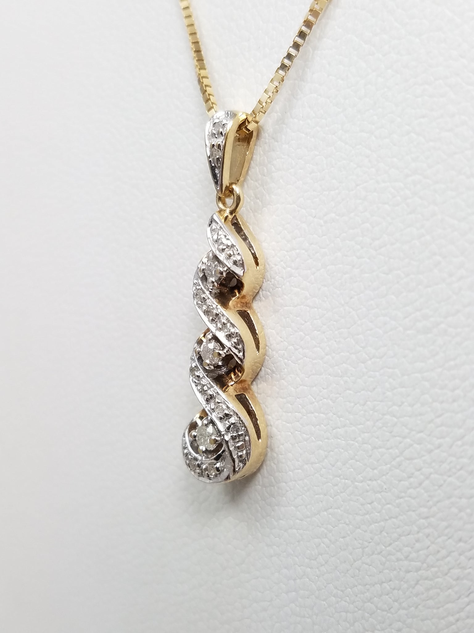 10k Yellow Gold Natural Diamond Swirl Pendant Necklace