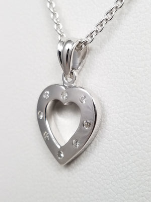 Cute 14k White Gold Diamond Heart Pendant Necklace