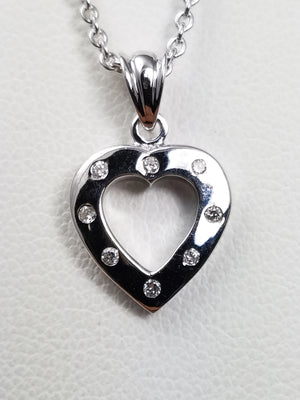 Cute 14k White Gold Diamond Heart Pendant Necklace