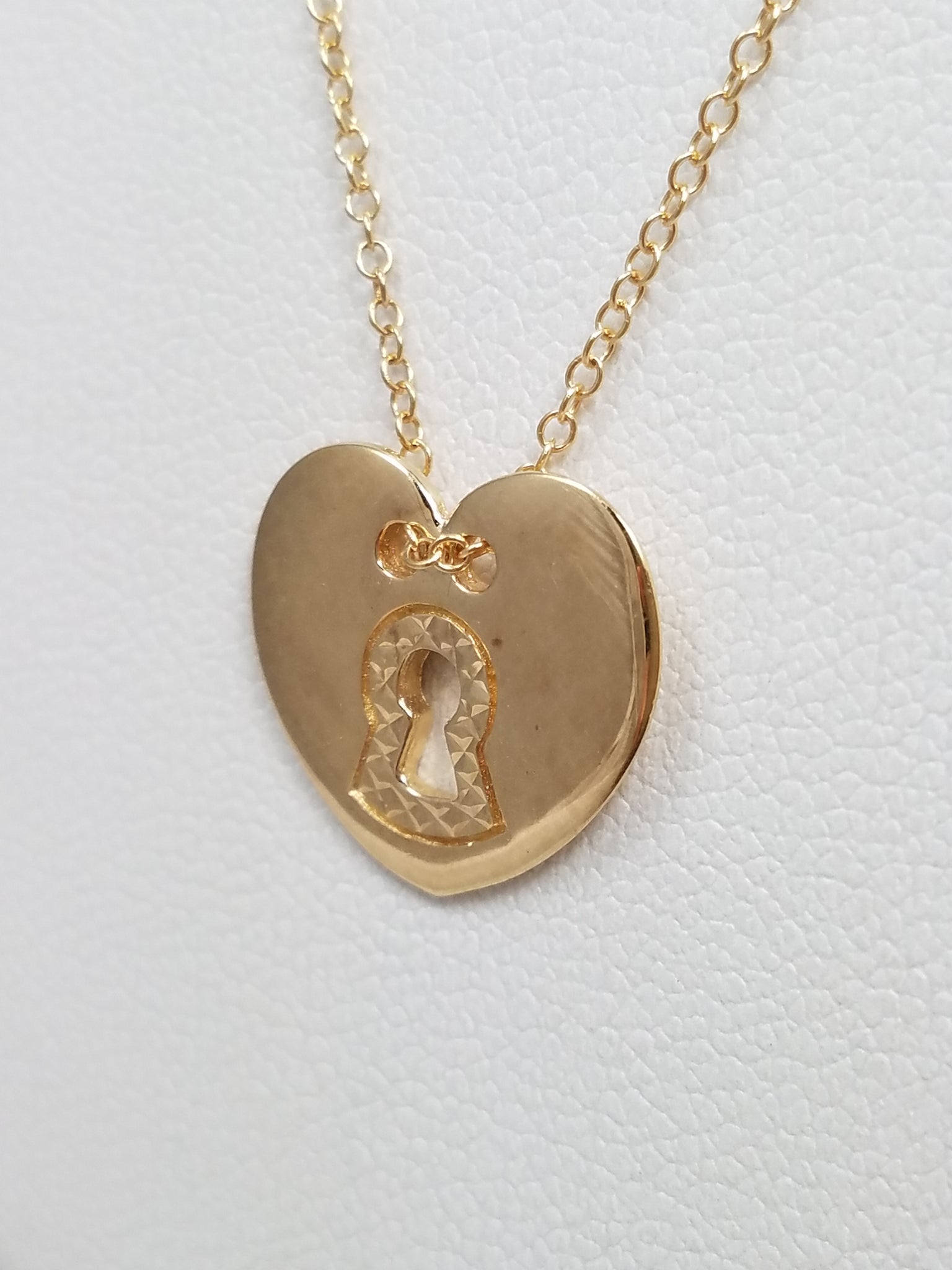 14k Yellow Gold Heart Lock Pendant Necklace