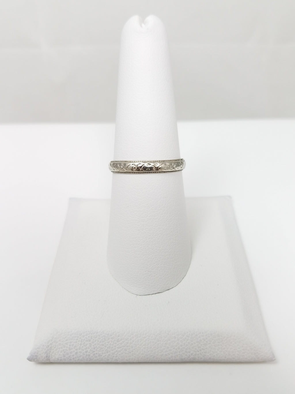 Lovely 1930's Art Deco 18k White Gold Wedding Ring Band