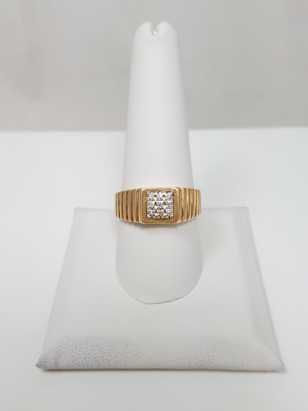 Simple 10k Yellow Gold Natural Daimond Ring Band