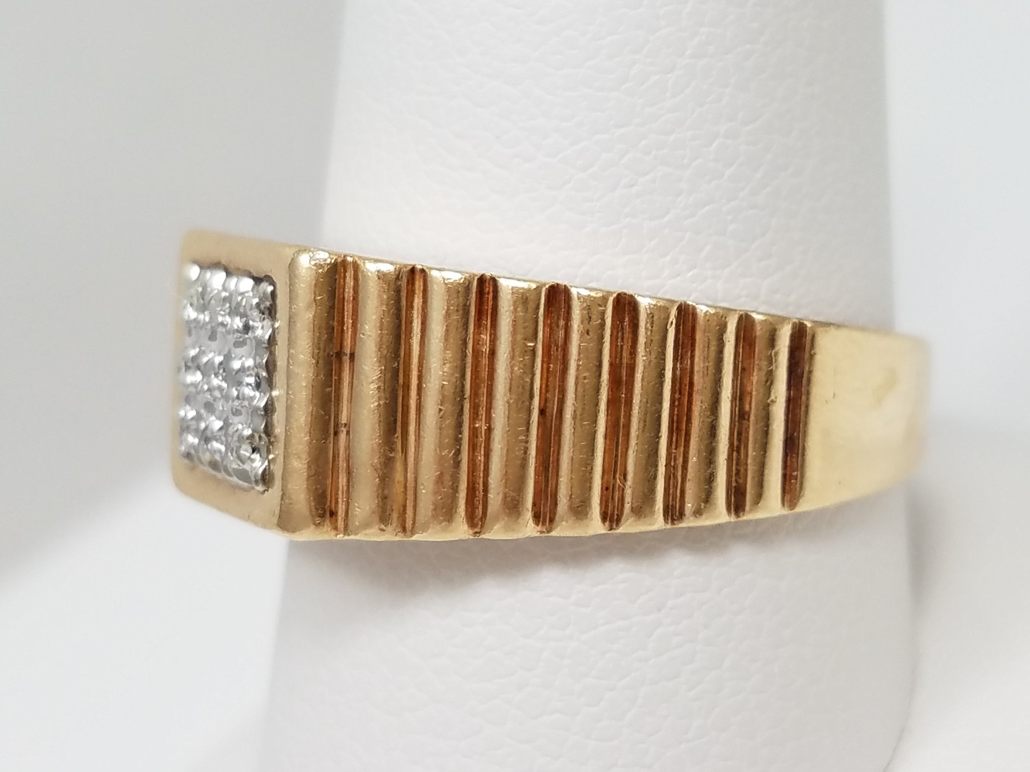 Simple 10k Yellow Gold Natural Daimond Ring Band