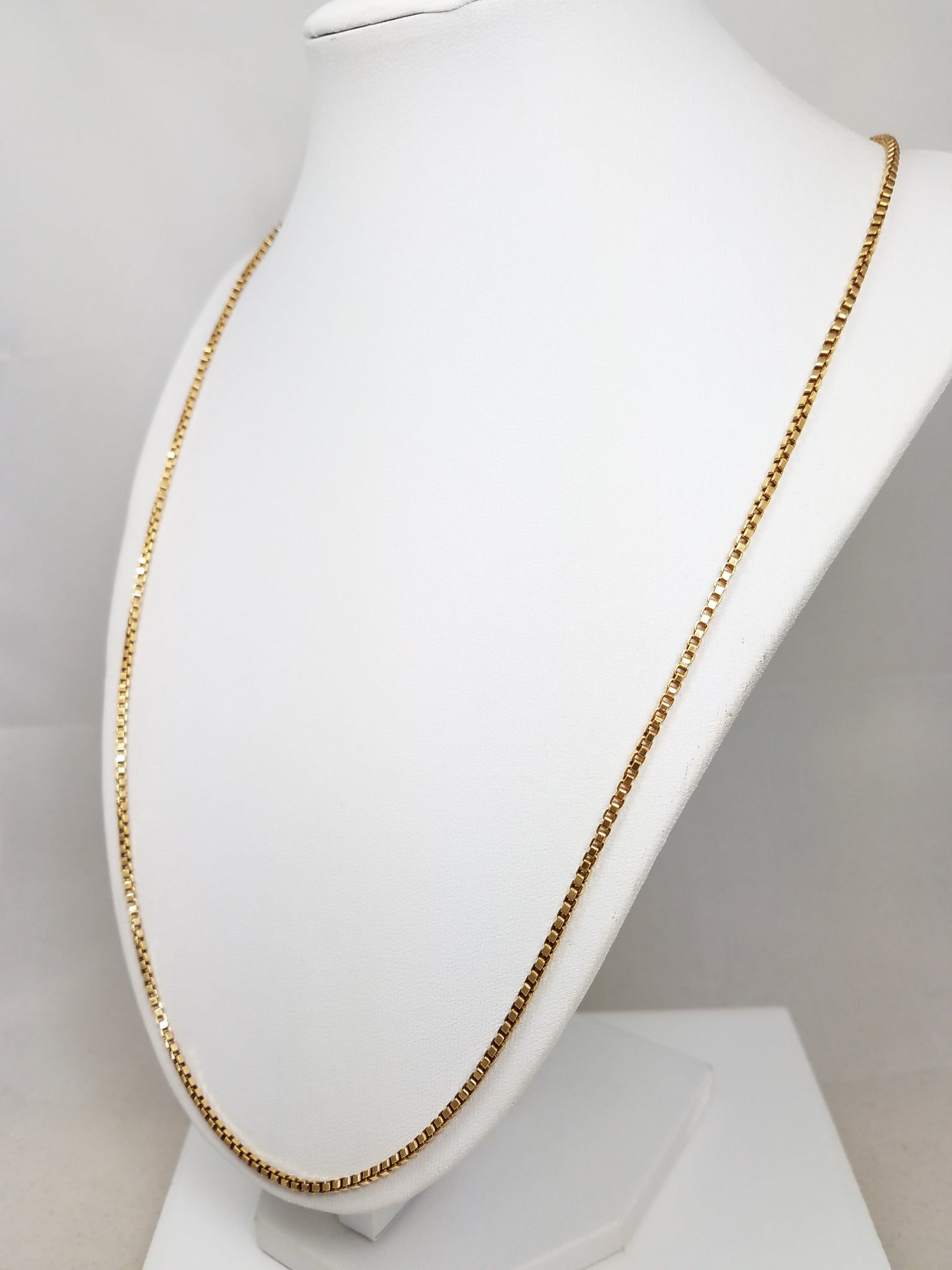 Luxurious 18k Solid Box Link Chain