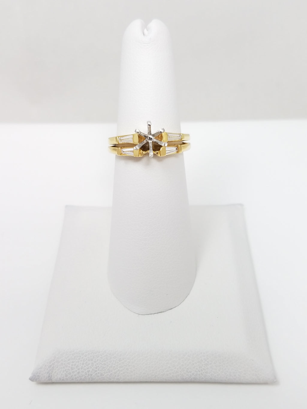 Classic 18k Yellow Gold Natural Diamond Engagement Ring Set Mount