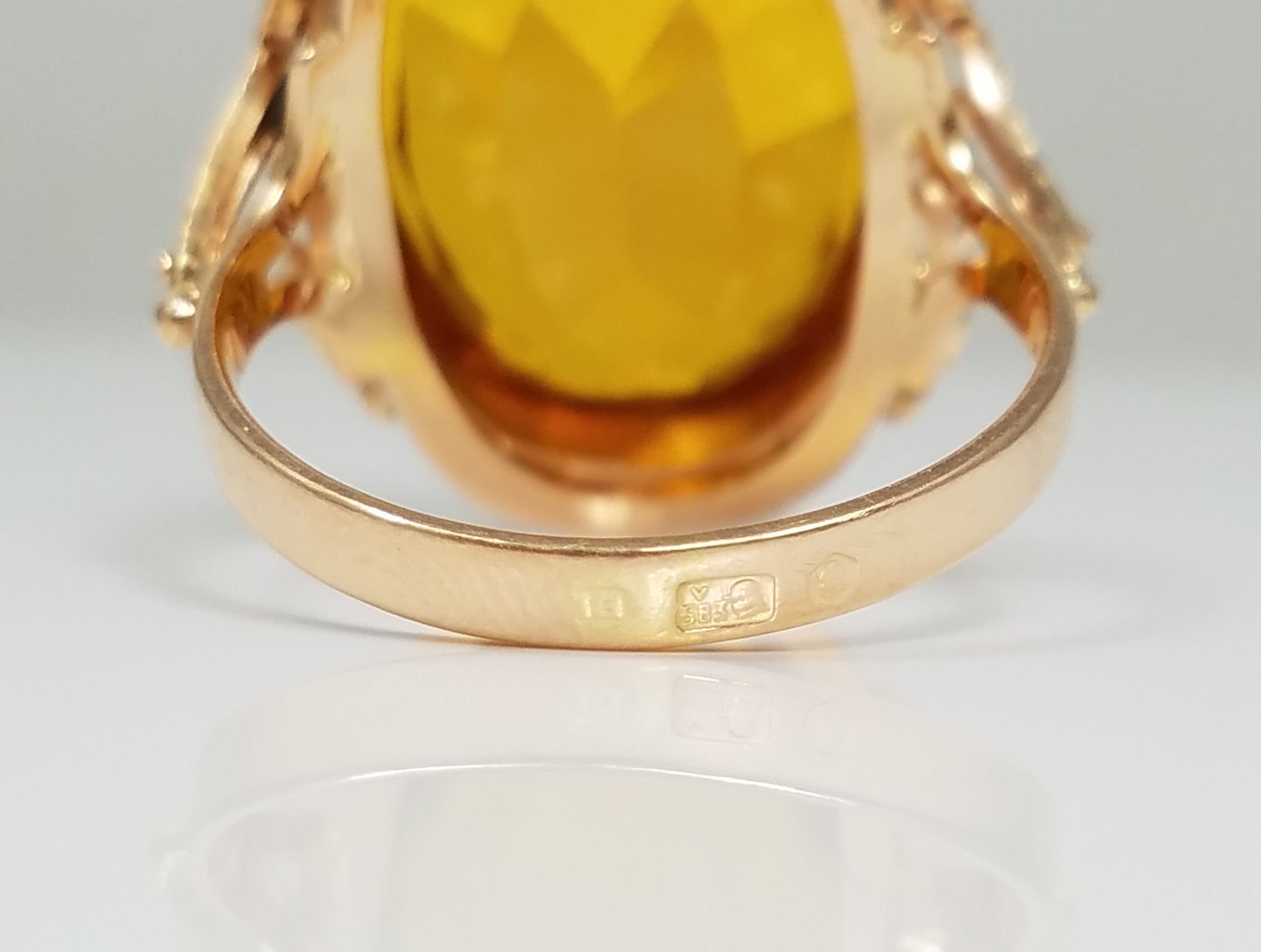 Grand Vintage 18ct Lab Sapphire 14k Yellow Gold Ring