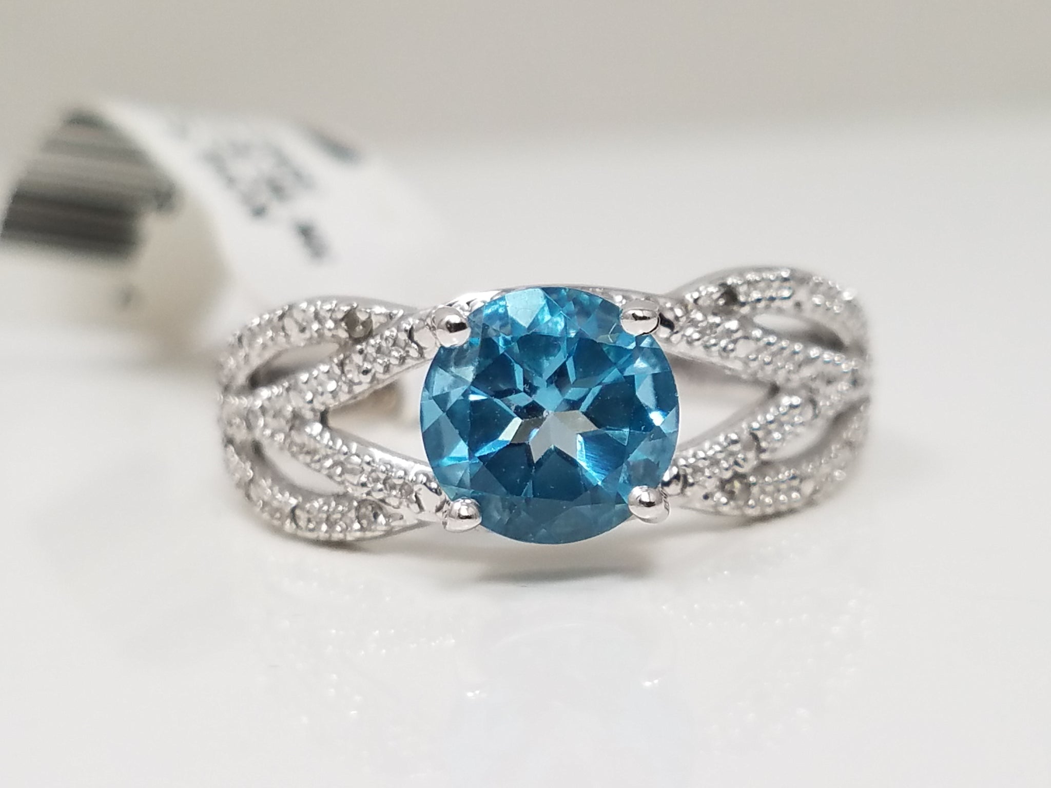 New! Dazzling 10k White Gold Natural Blue Topaz Diamond Ring