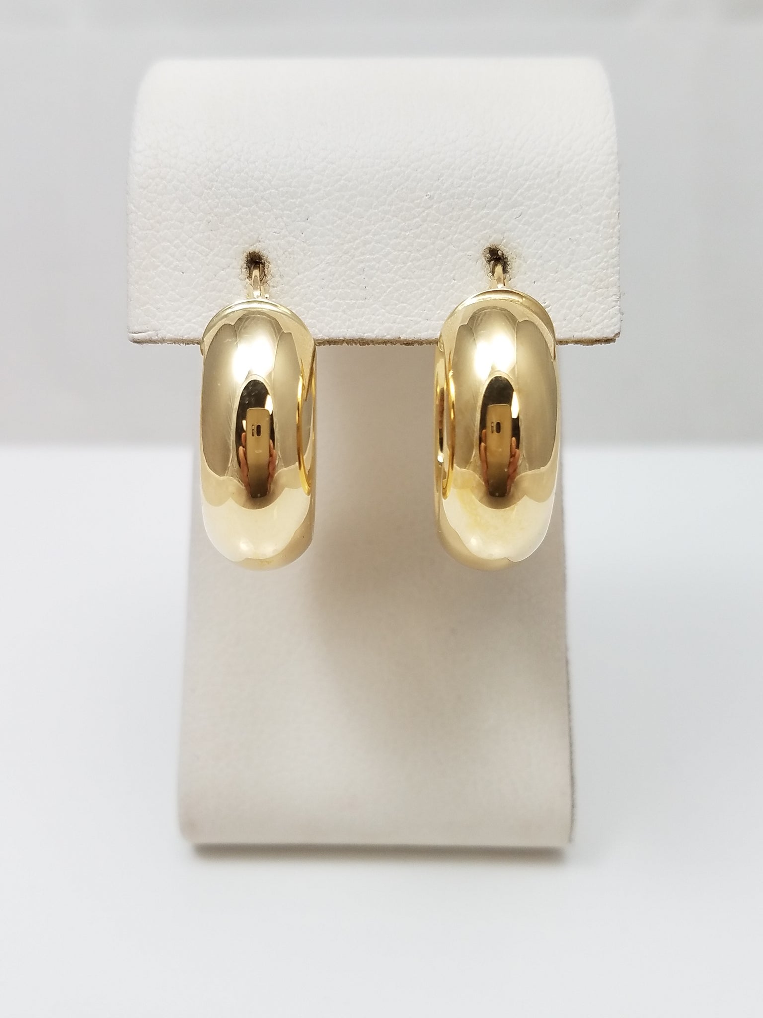 Classic 18k Yellow Gold Hollow Hoop Earrings