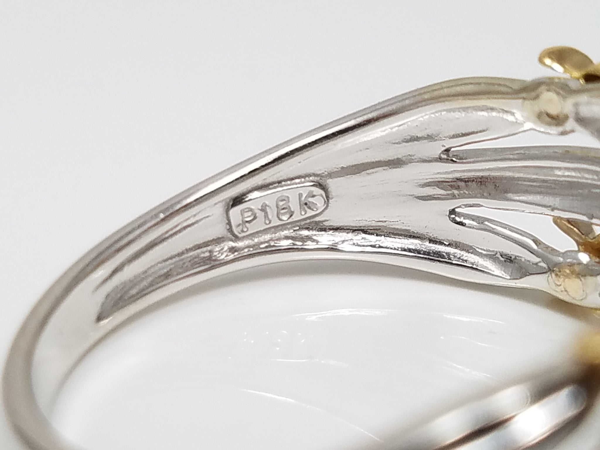 18k Two Tone Gold Ribbon Ring Band