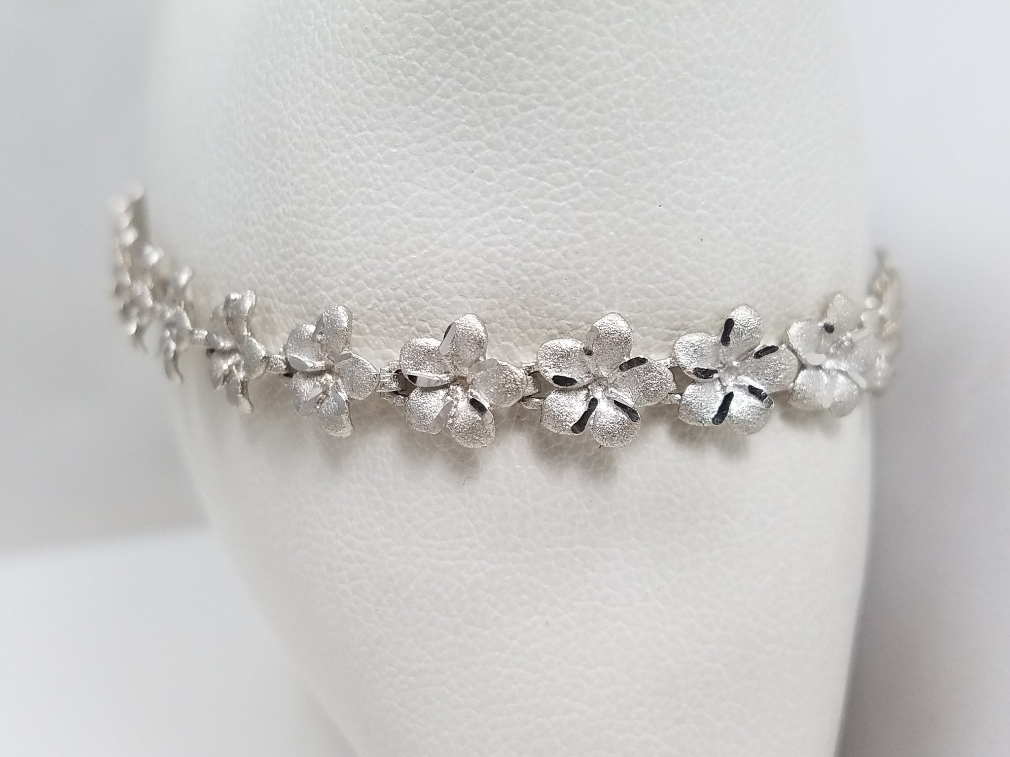 14k White Gold Plumeria Flower 7.5" Bracelet