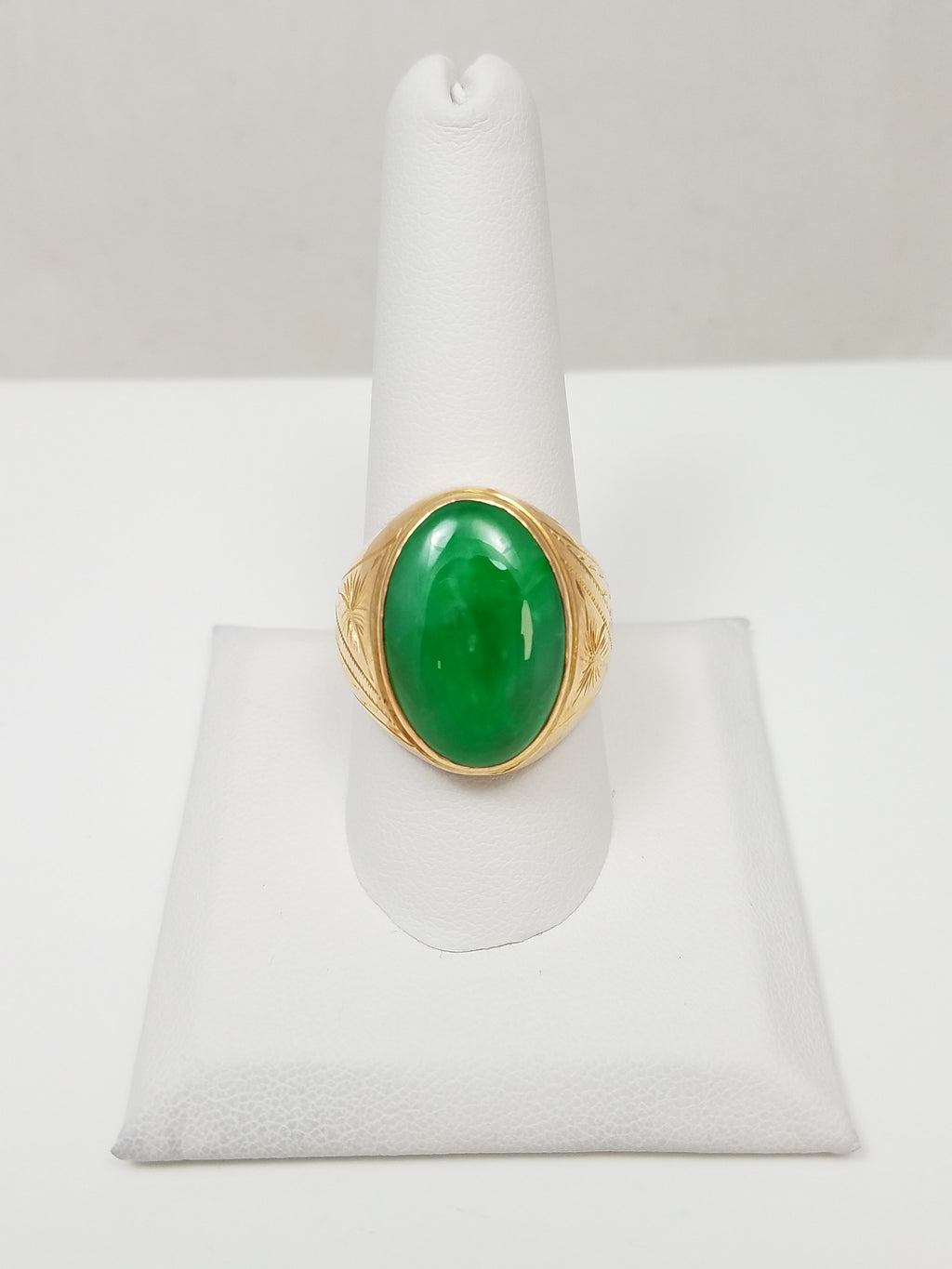 Exquisite Men's 18k Yellow Gold Natural Jade Ring