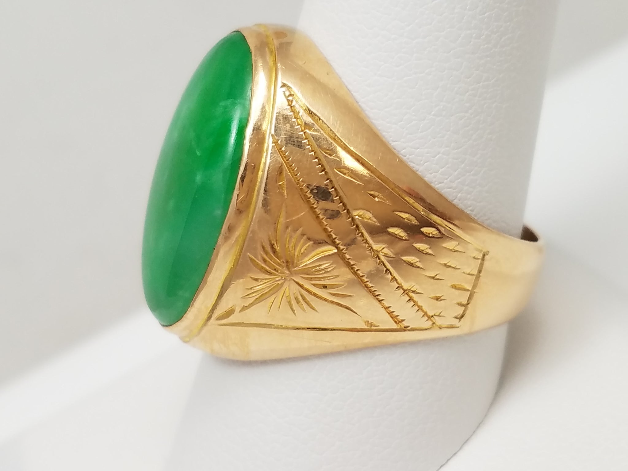 Exquisite Men's 18k Yellow Gold Natural Jade Ring