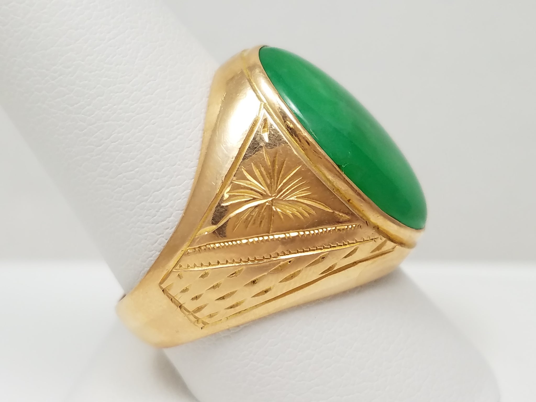 Exquisite Men's 18k Yellow Gold Natural Jade Ring