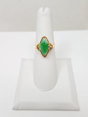 Vintage 18k Yellow Gold Natural Jade Ring
