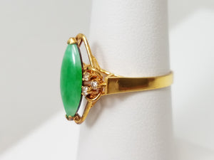 Vintage 18k Yellow Gold Natural Jade Ring