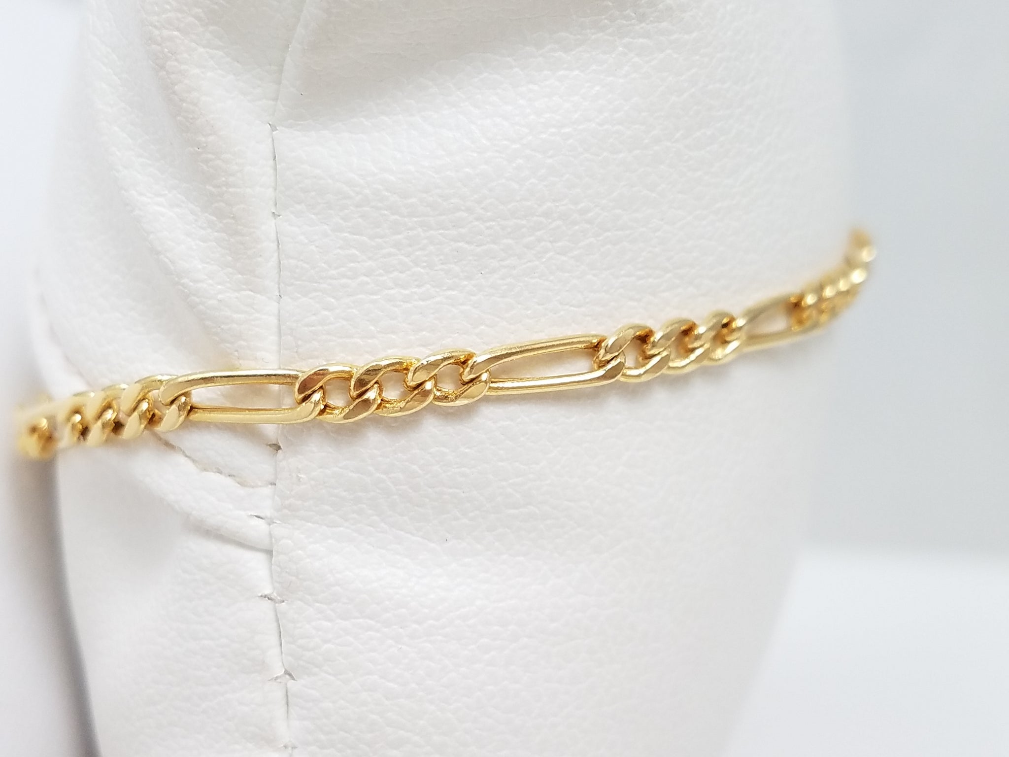 Traditional 7.25 14k Yellow Gold Figaro Link Bracelet