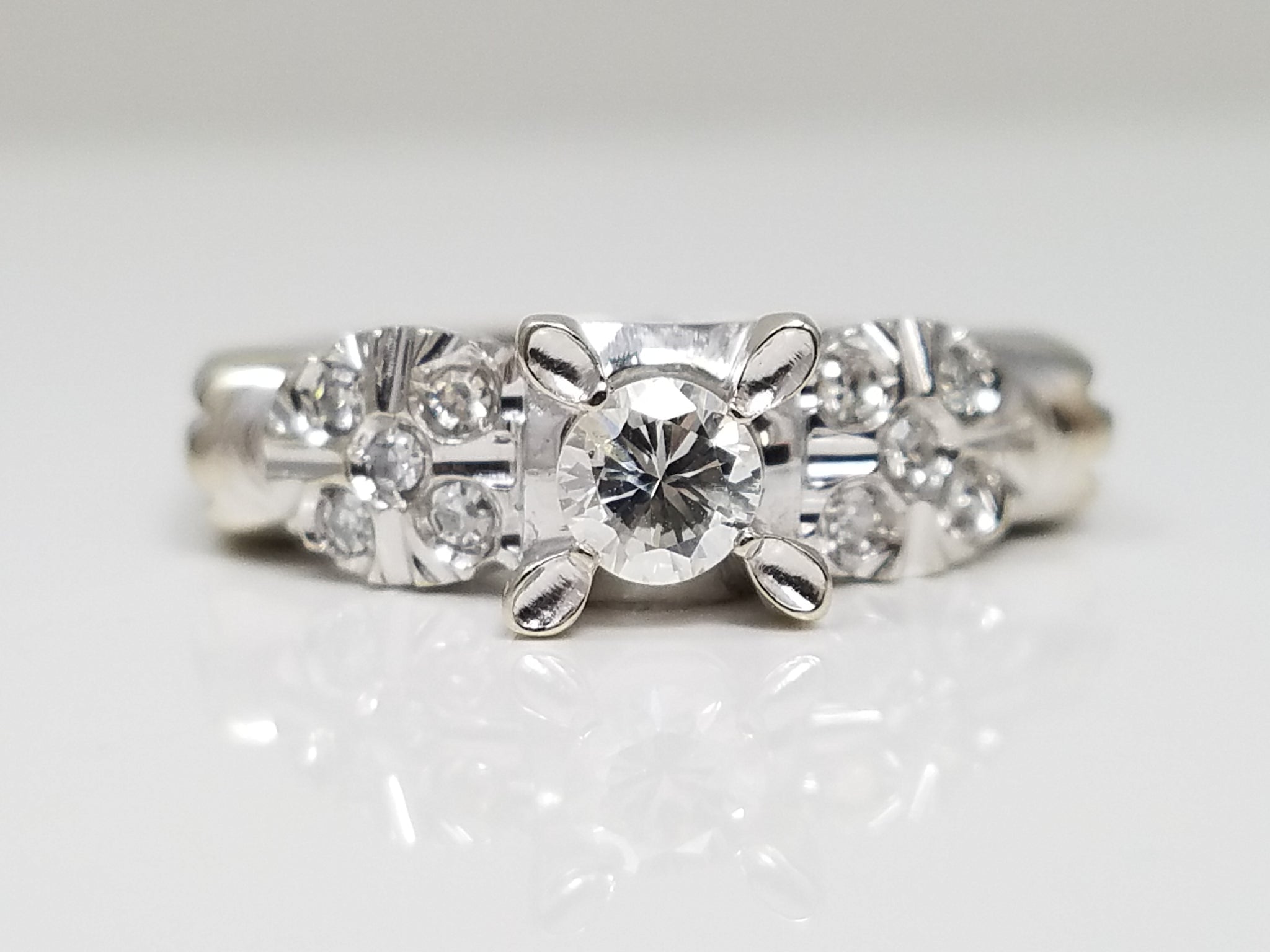 Vintage 18k White Gold Natural Diamond Engagement Ring