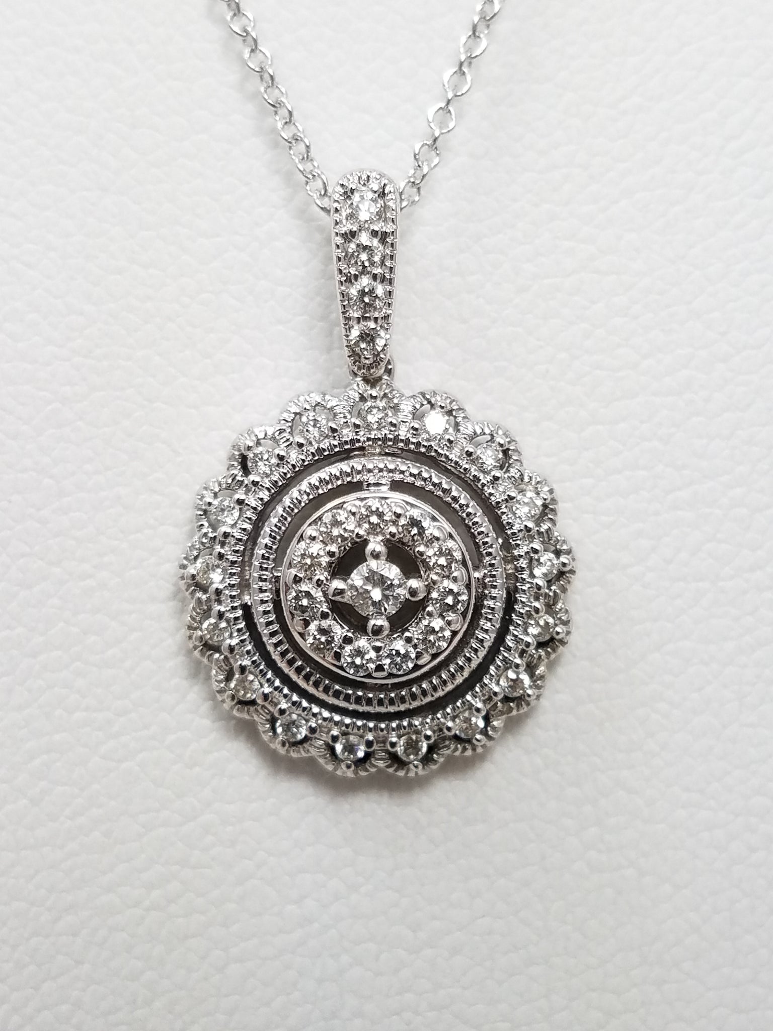 Scintillating 18" 18k White Gold Natural Diamond Circle Pendant Necklace