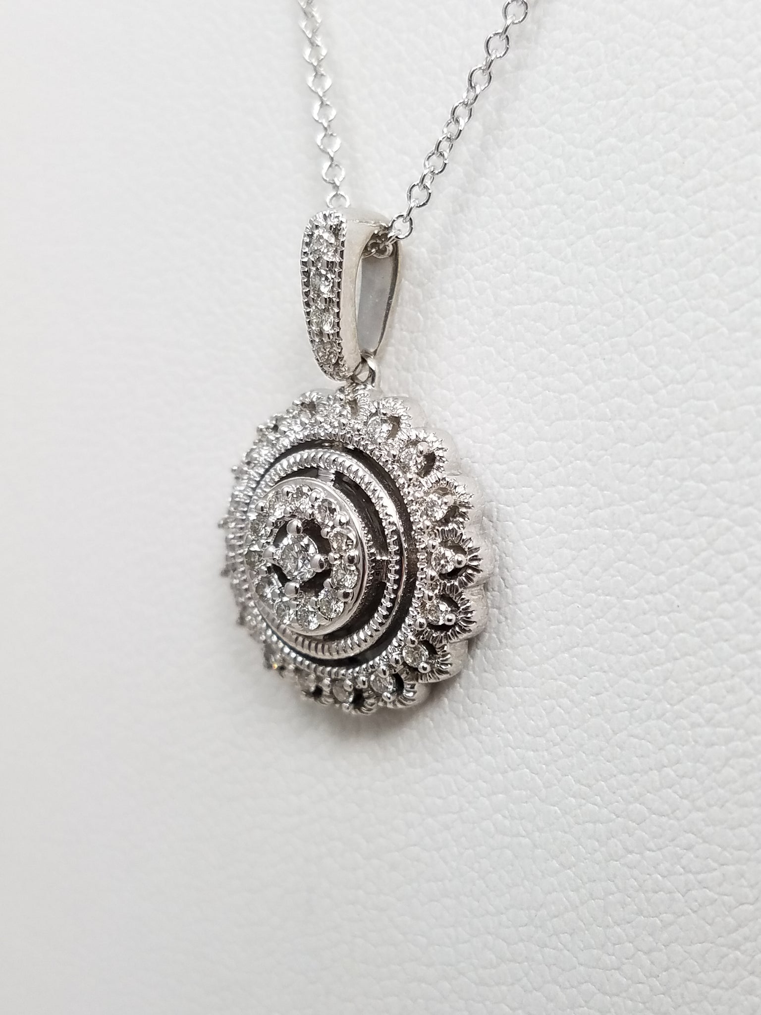 Scintillating 18" 18k White Gold Natural Diamond Circle Pendant Necklace