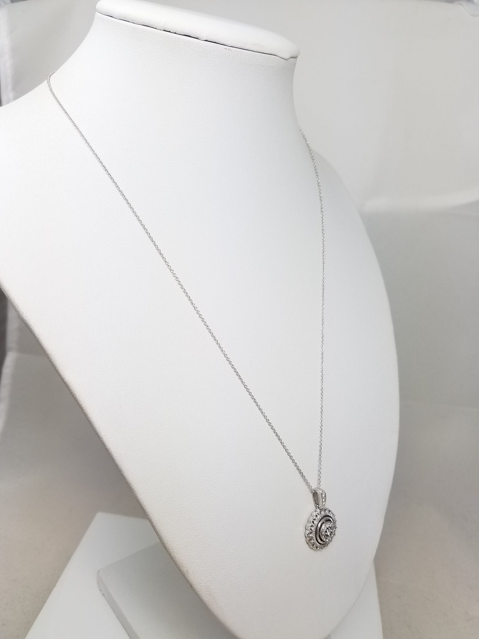 Scintillating 18" 18k White Gold Natural Diamond Circle Pendant Necklace