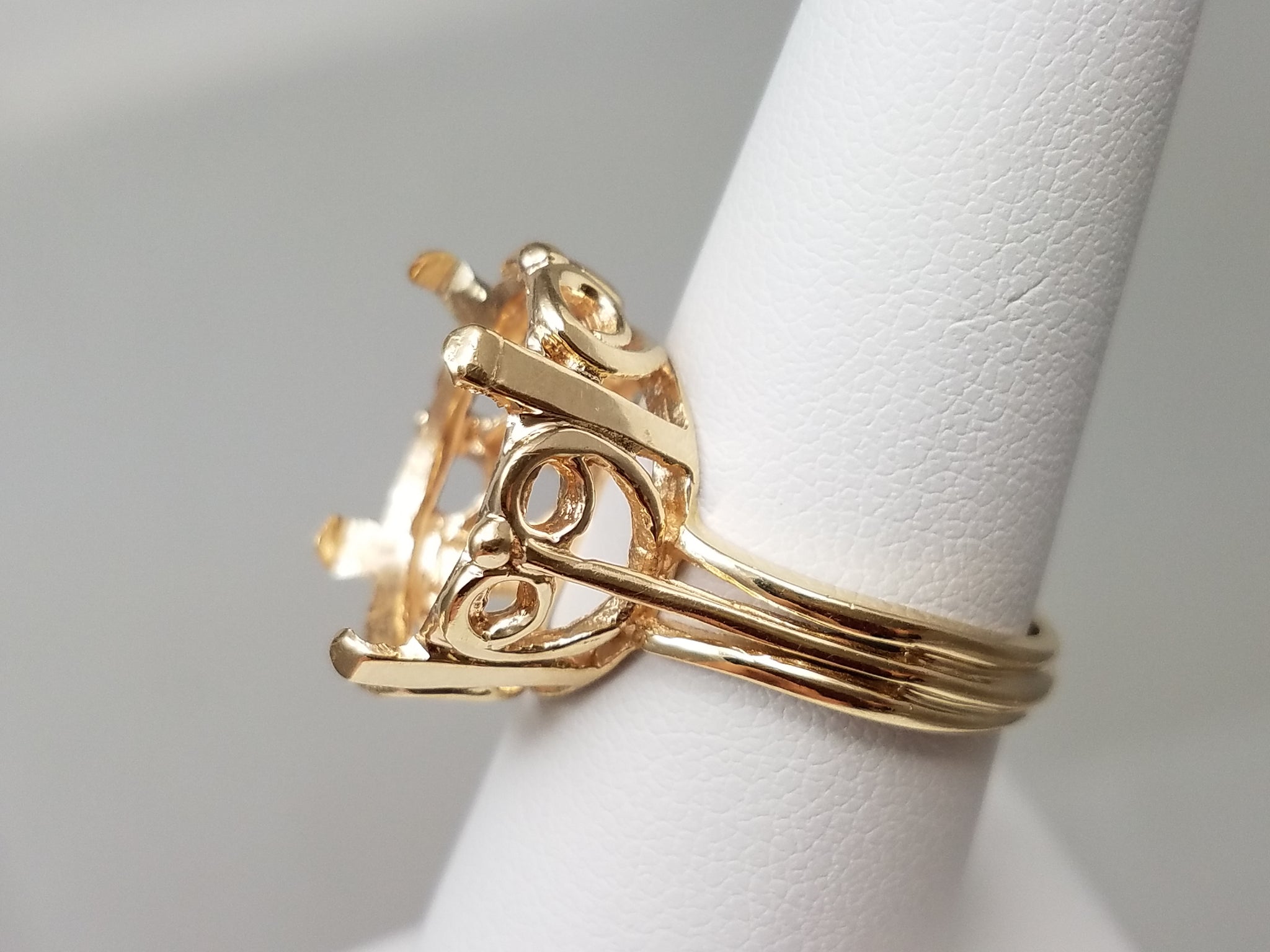 Elaborate Vintage 14k Yellow Gold Ring Mount