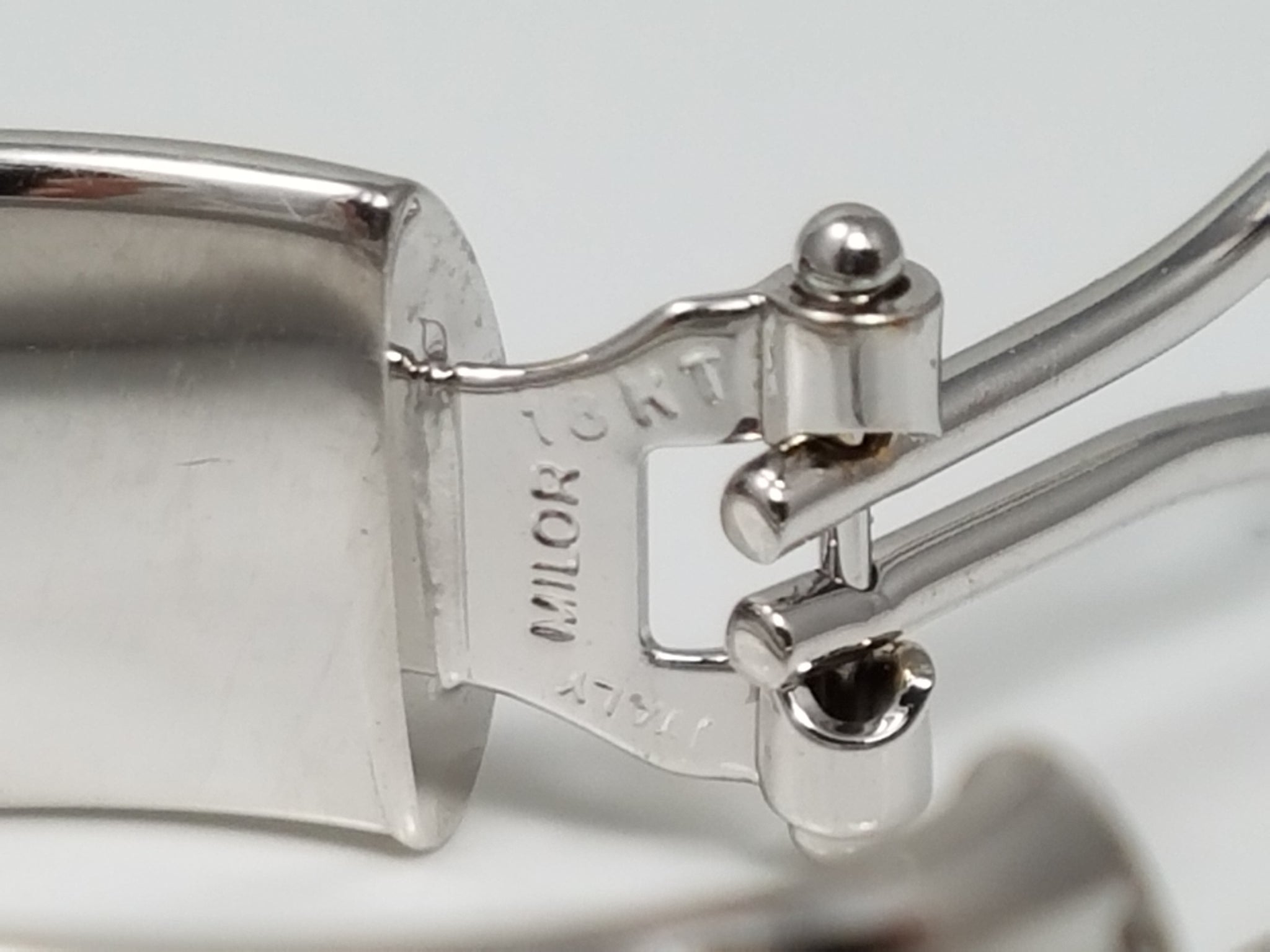 Cool 18k White Gold Spiral Hoop Earrings