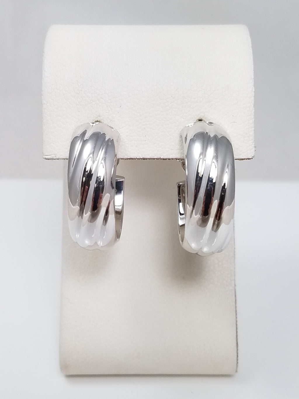 Cool 18k White Gold Spiral Hoop Earrings