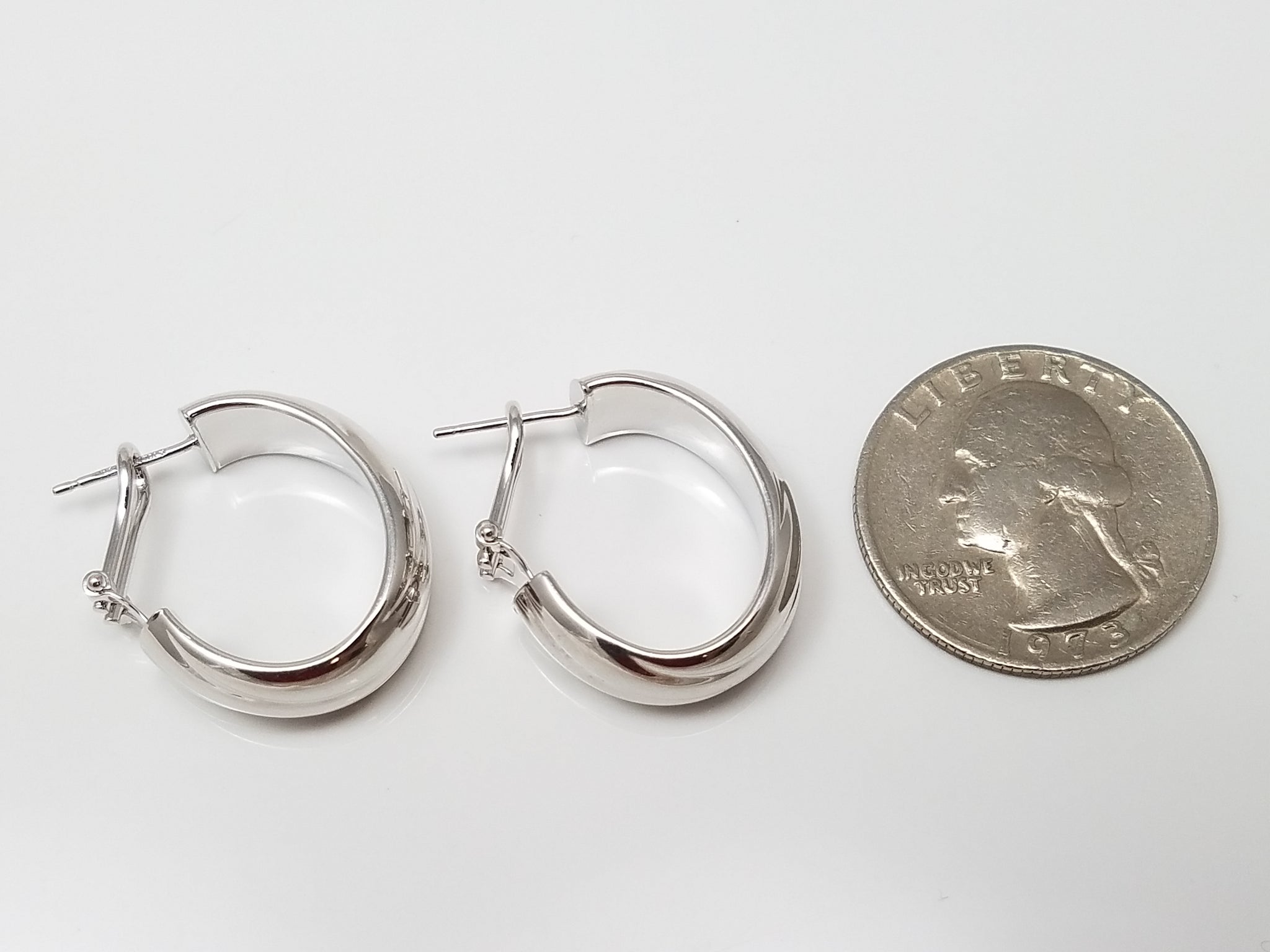 Cool 18k White Gold Spiral Hoop Earrings