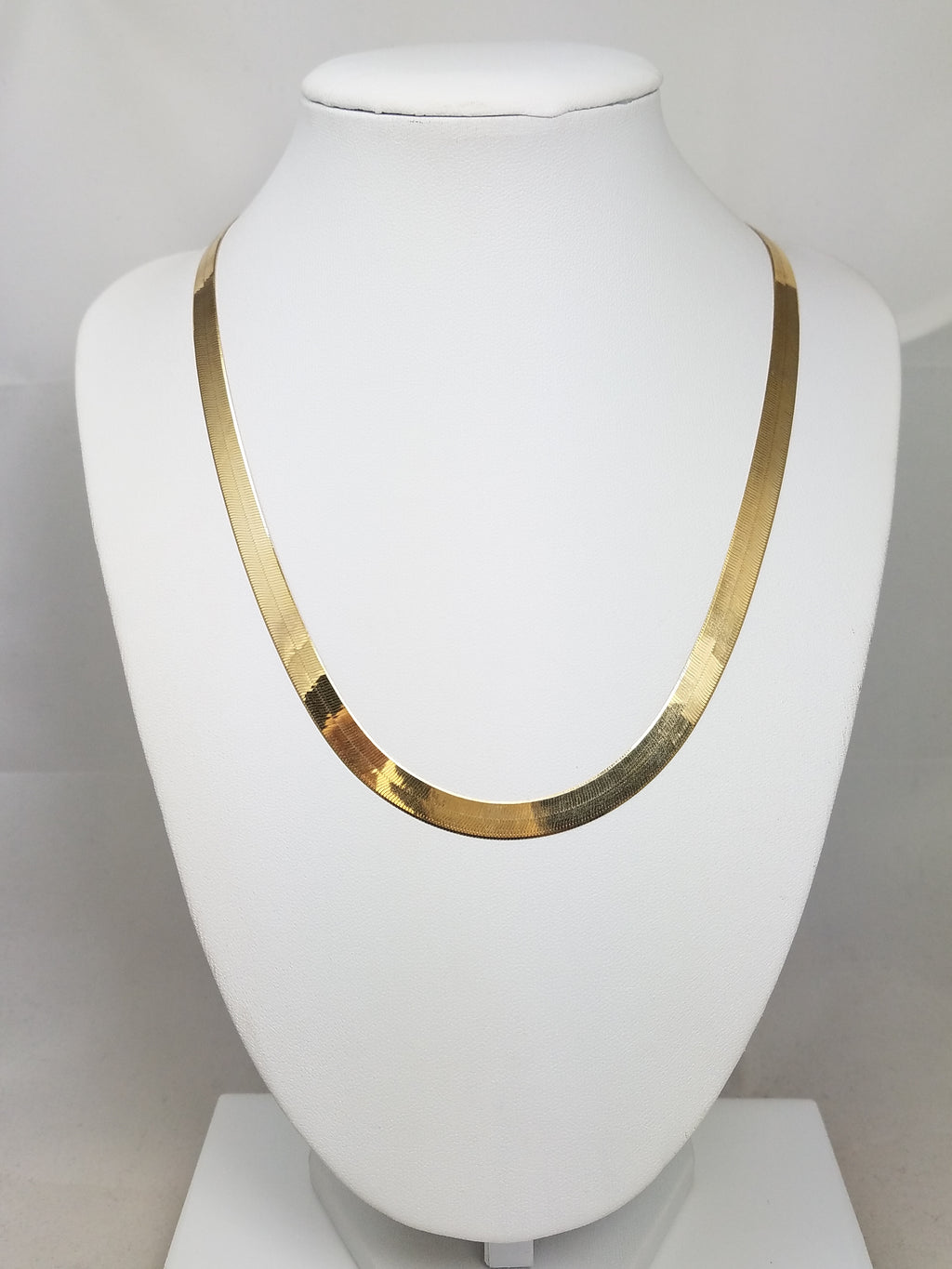 Sporty 18" 10k Yellow Gold Herringbone Link Chain Necklace