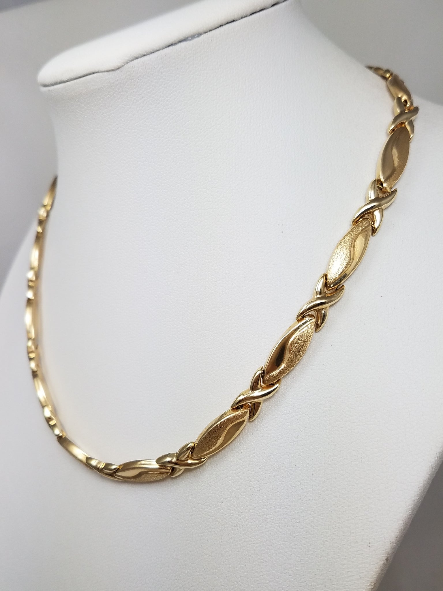 Precious 15.5" Hollow 14k Yellow Gold Hugs & Kisses Necklace
