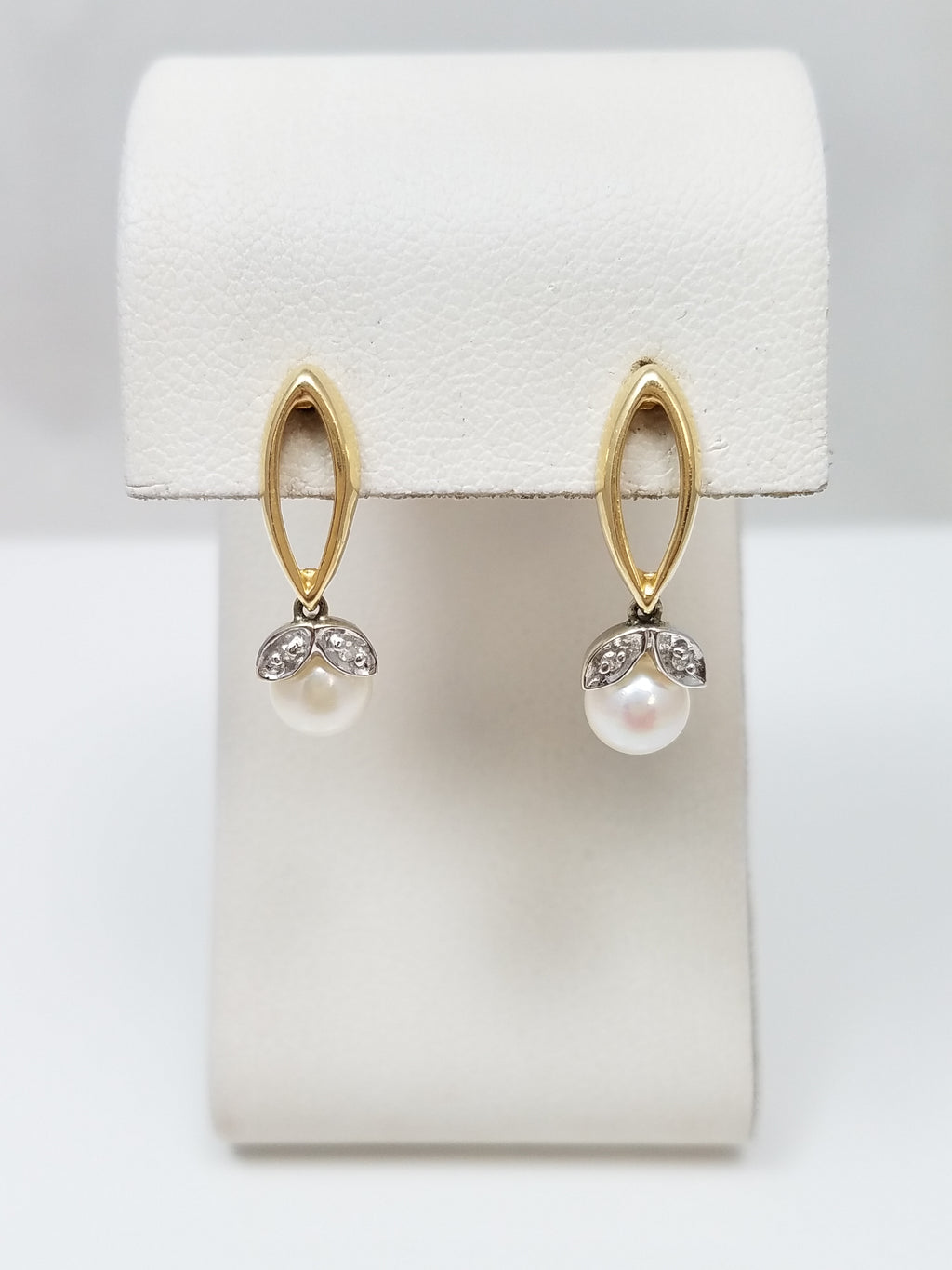 Swanky 14k Yellow Gold Cultured Pearl Natural Diamond Dangle Earrings