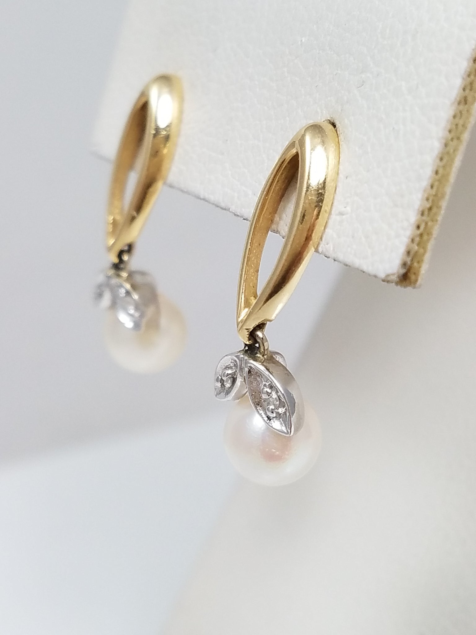 Swanky 14k Yellow Gold Cultured Pearl Natural Diamond Dangle Earrings