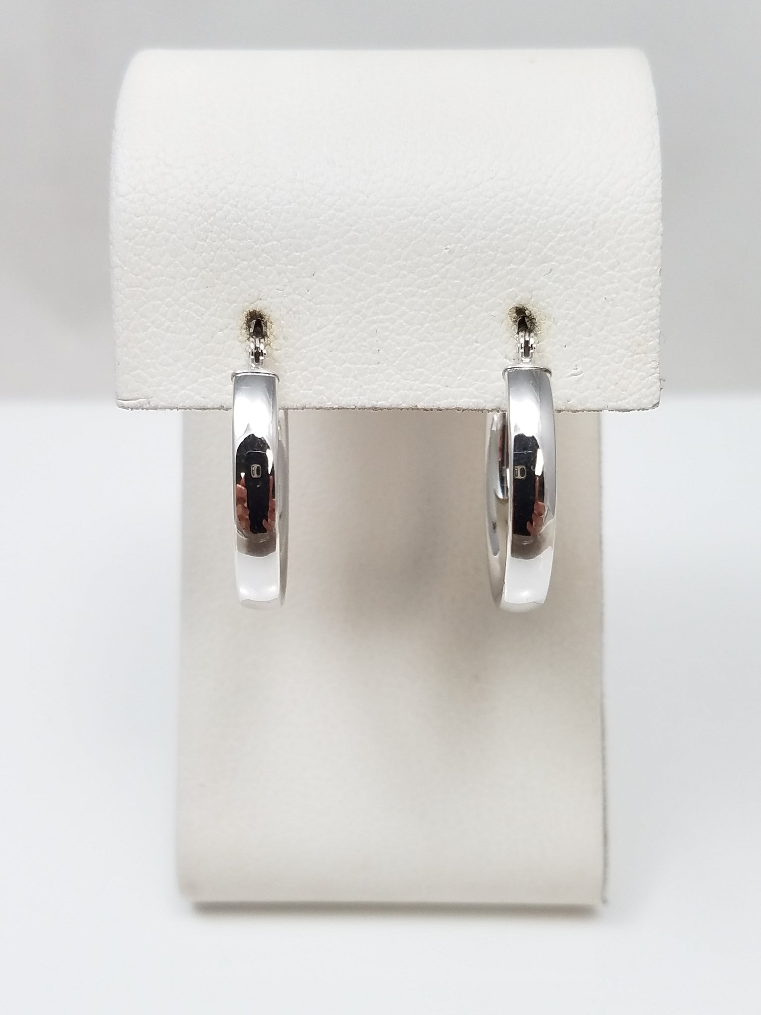 Classic 14k White Gold Hollow Hoop Earrings