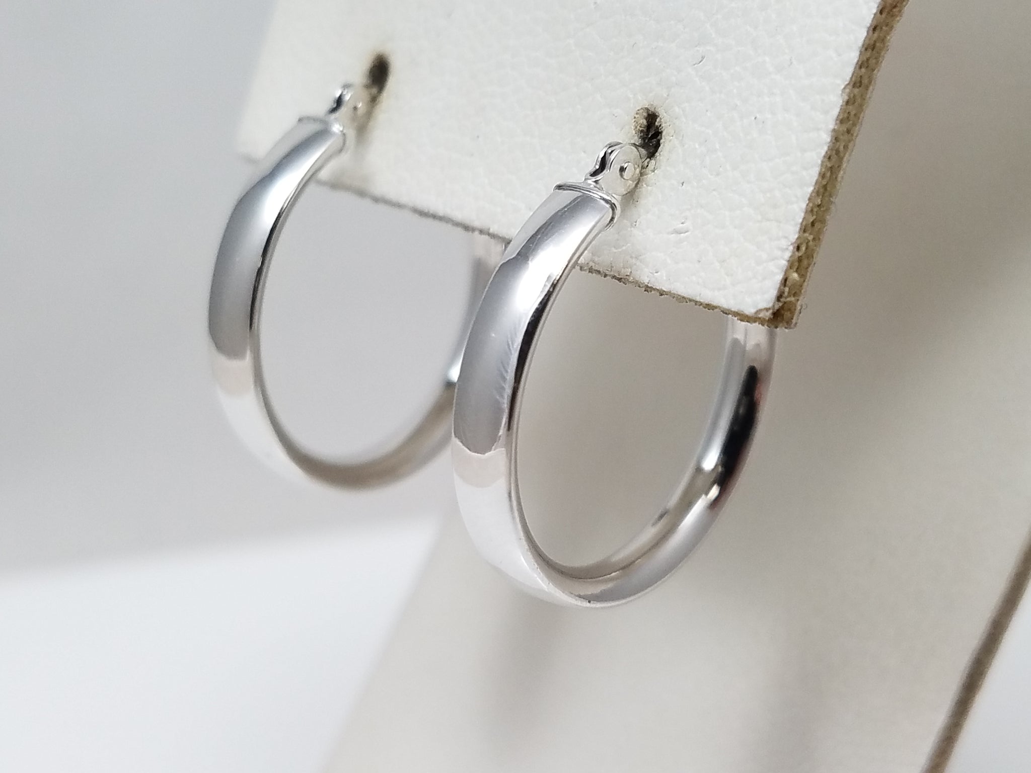 Classic 14k White Gold Hollow Hoop Earrings