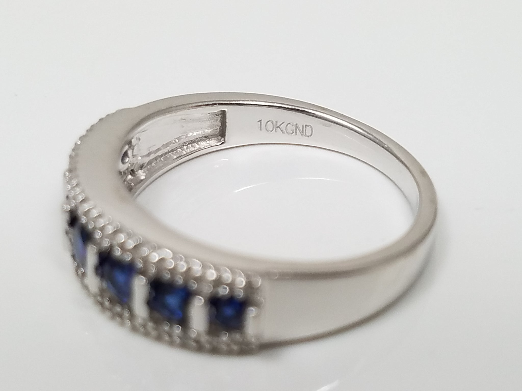 Glamorous 10k White Gold Natural Sapphire Diamond Ring Band