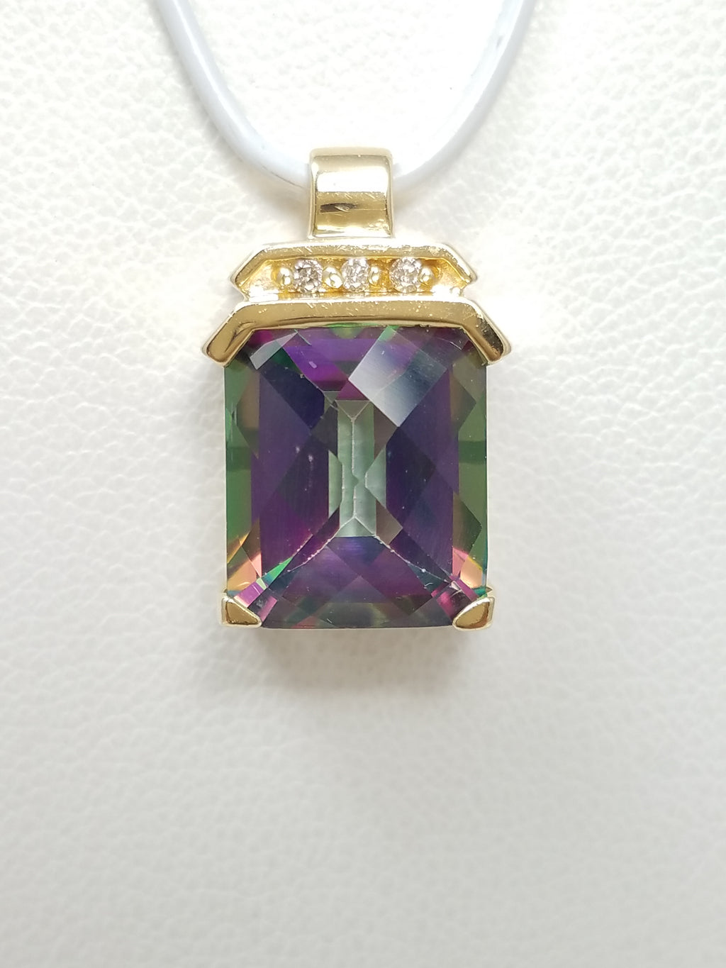 Flashy 14k Yellow Gold Natural Mystic Topaz Diamond Pendant