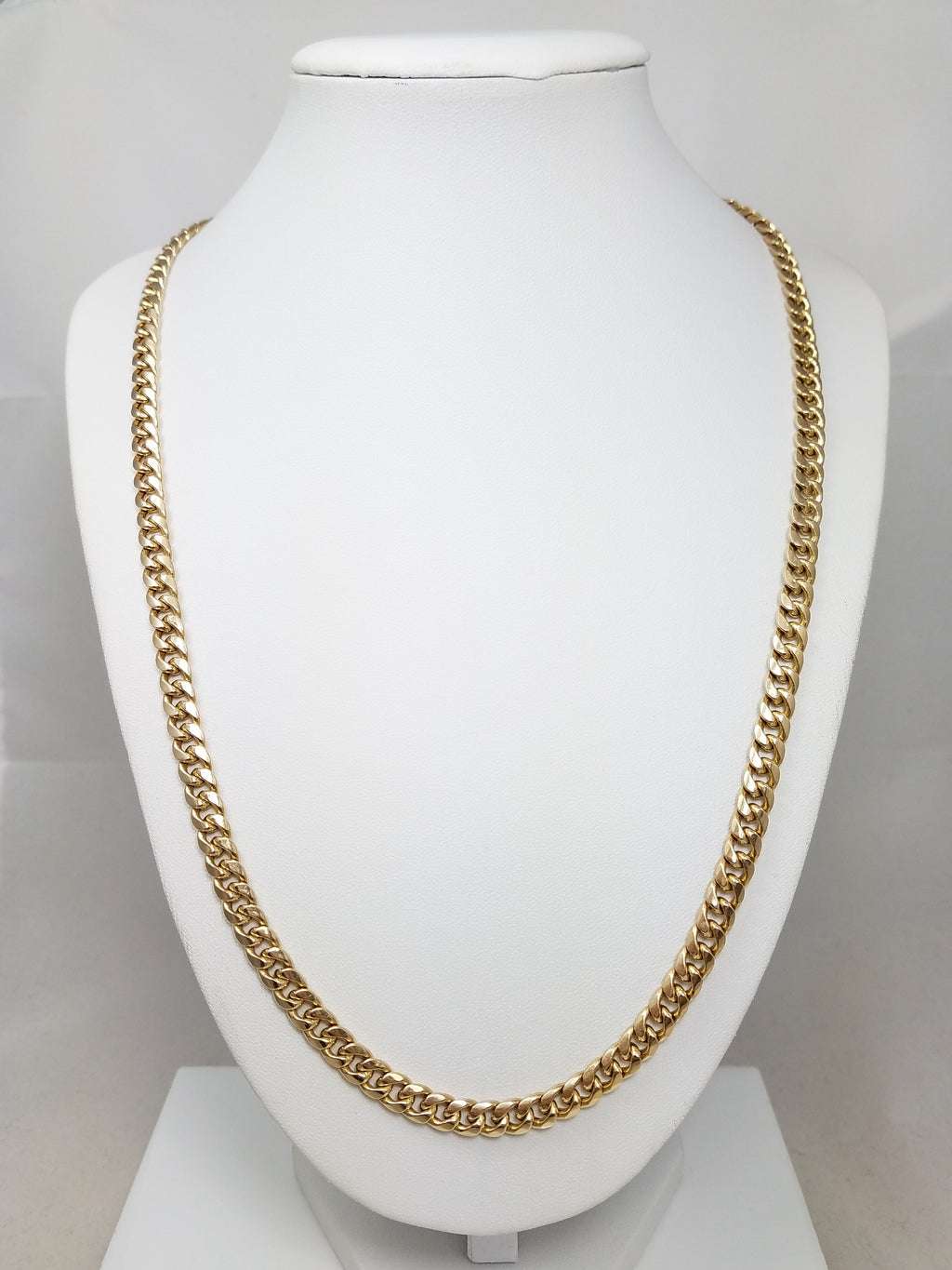 Sporty 22.5" 10k Yellow Gold Hollow Curb Link Chain Necklace
