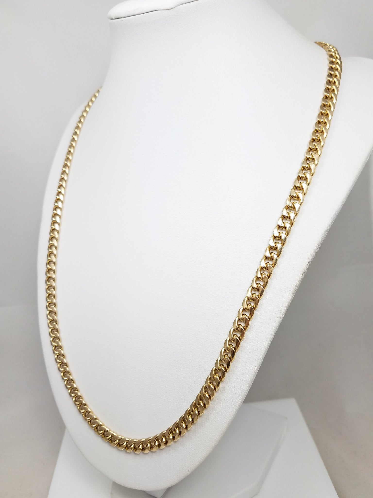 Sporty 22.5" 10k Yellow Gold Hollow Curb Link Chain Necklace